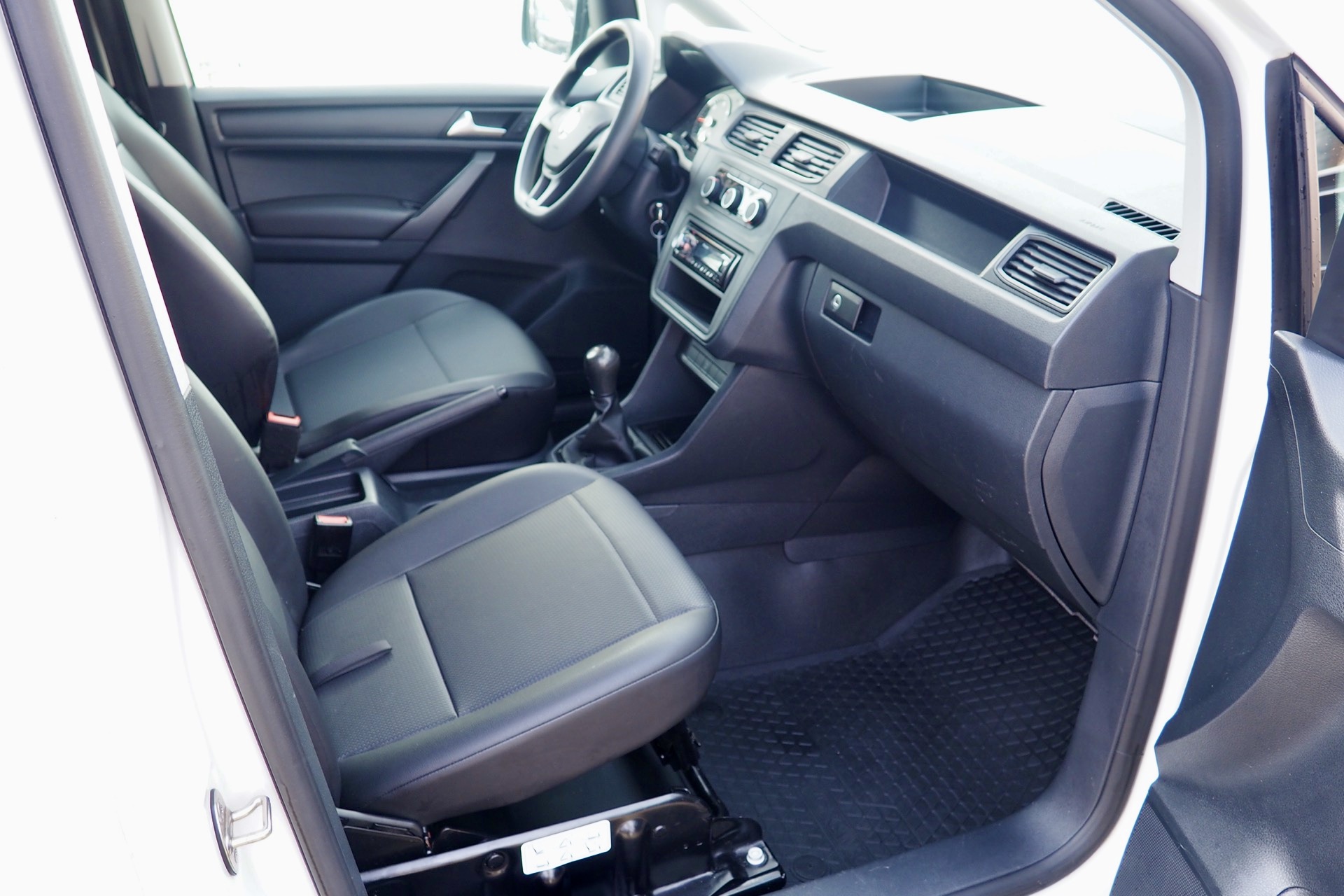 
								VOLKSWAGEN Caddy Van 2.0 TDI 102 + Climatisation, 1ère Main – Garantie 12 mois  (12416 Euros HT) complet									