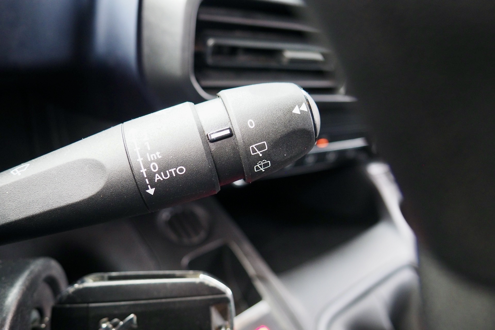 
								Peugeot Rifter Hdi 130 Allure + Attelage + Options, 1ère Main – Garantie 12 mois complet									