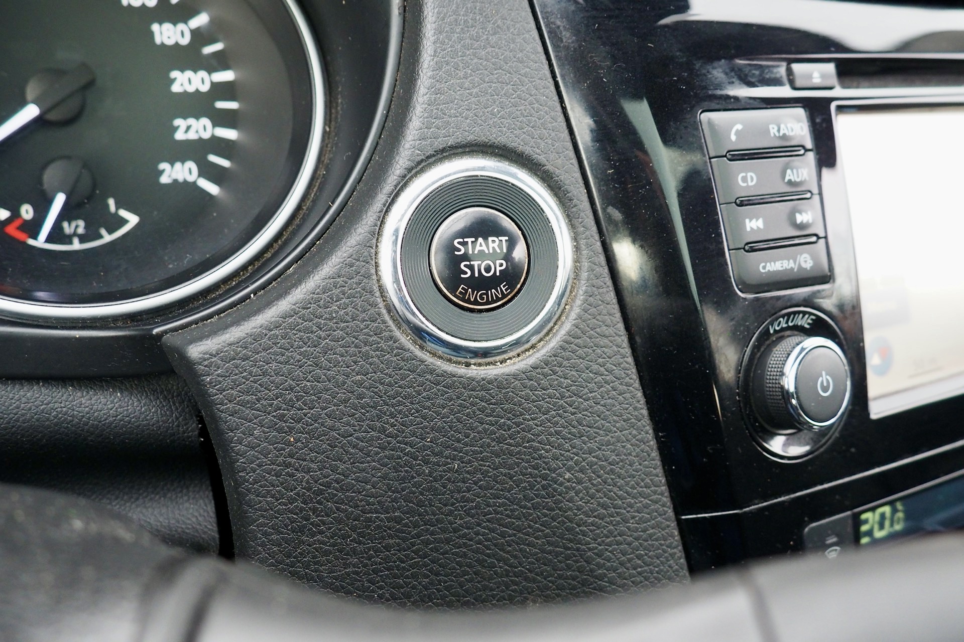 
								Nissan Qashqai DIG-T 160 Tekna  + Toit pano + Caméra + Options – Garantie 12 mois. complet									