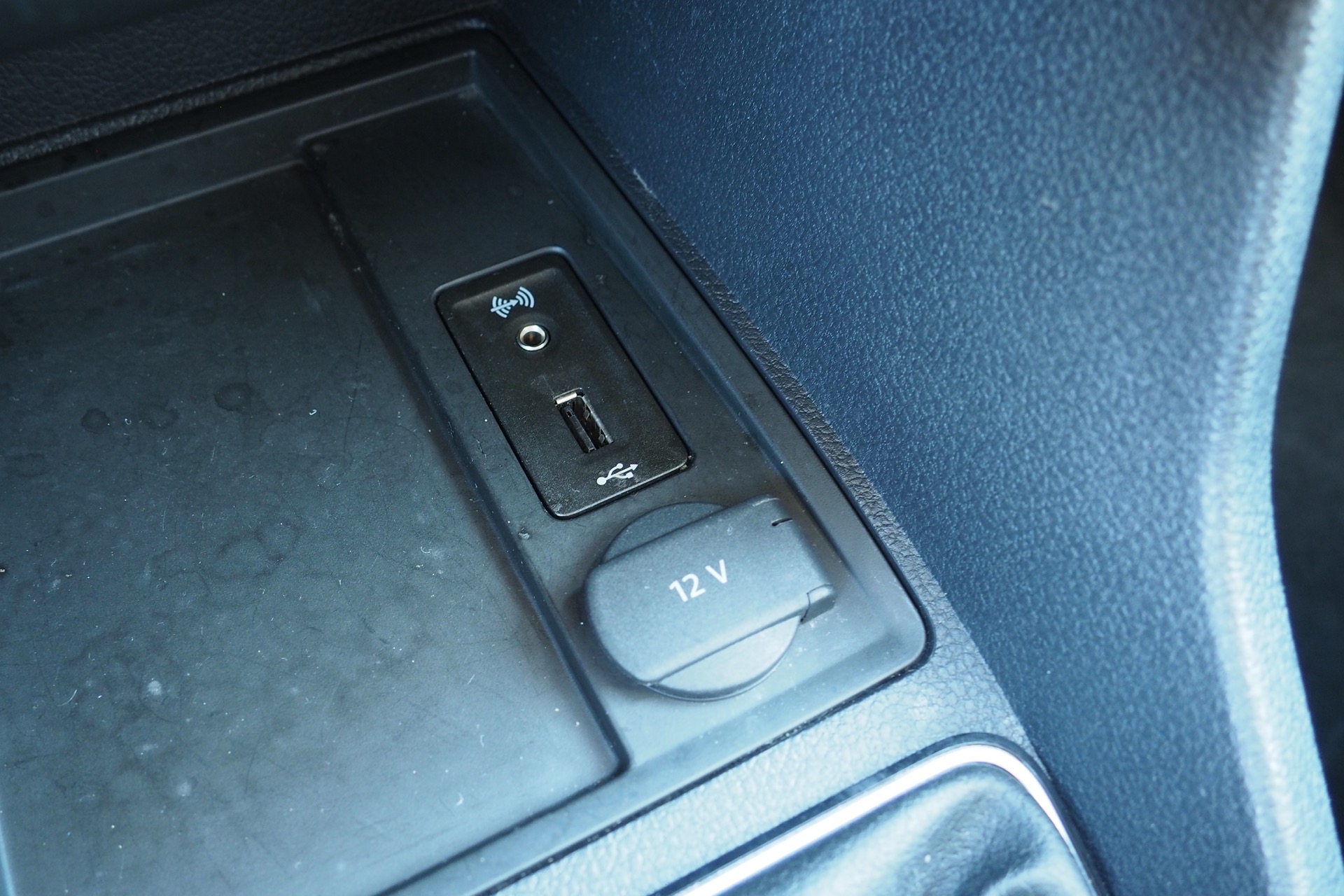 
								VOLKSWAGEN Caddy Maxi Confortline Tsi 102 –  7 Places + Caméra + Options, 1ère Main – Garantie 12 Mois complet									