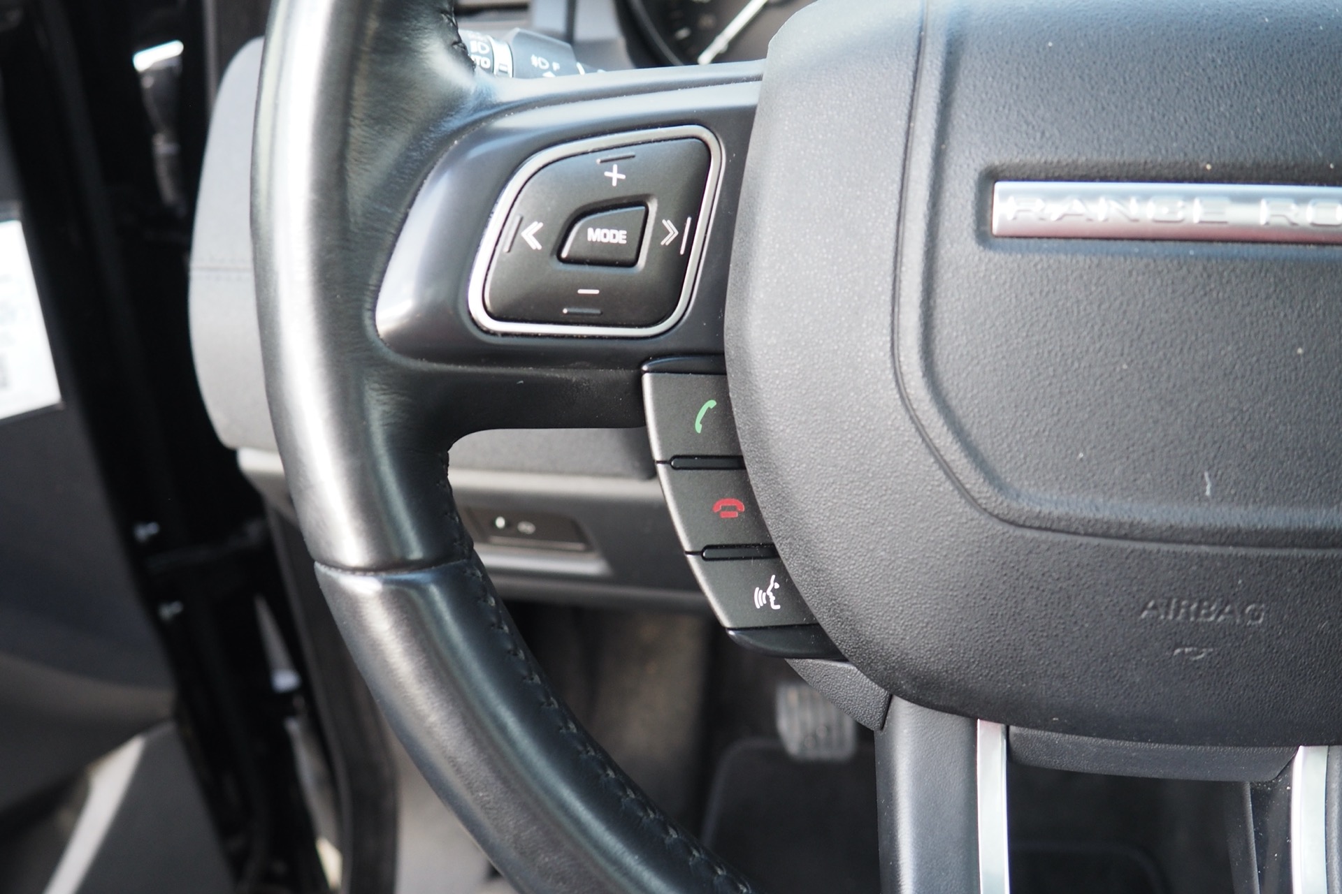 
								Land Rover Range Rover Evoque eD4 150 SE  + toit pano + cuir + xénon + attelage + options, 1ère Main – Garantie 12 mois. complet									