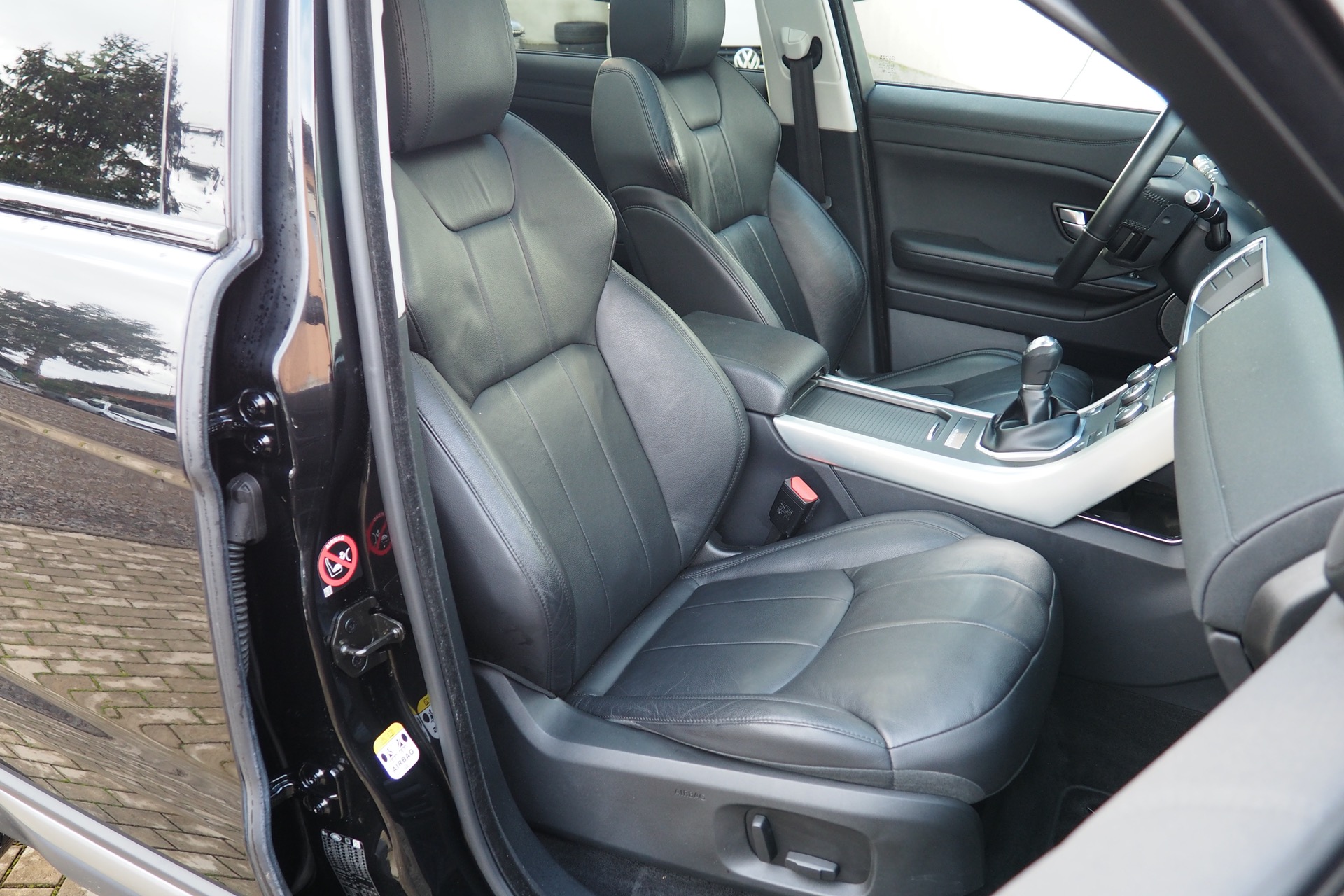 
								Land Rover Range Rover Evoque eD4 150 SE  + toit pano + cuir + xénon + attelage + options, 1ère Main – Garantie 12 mois. complet									