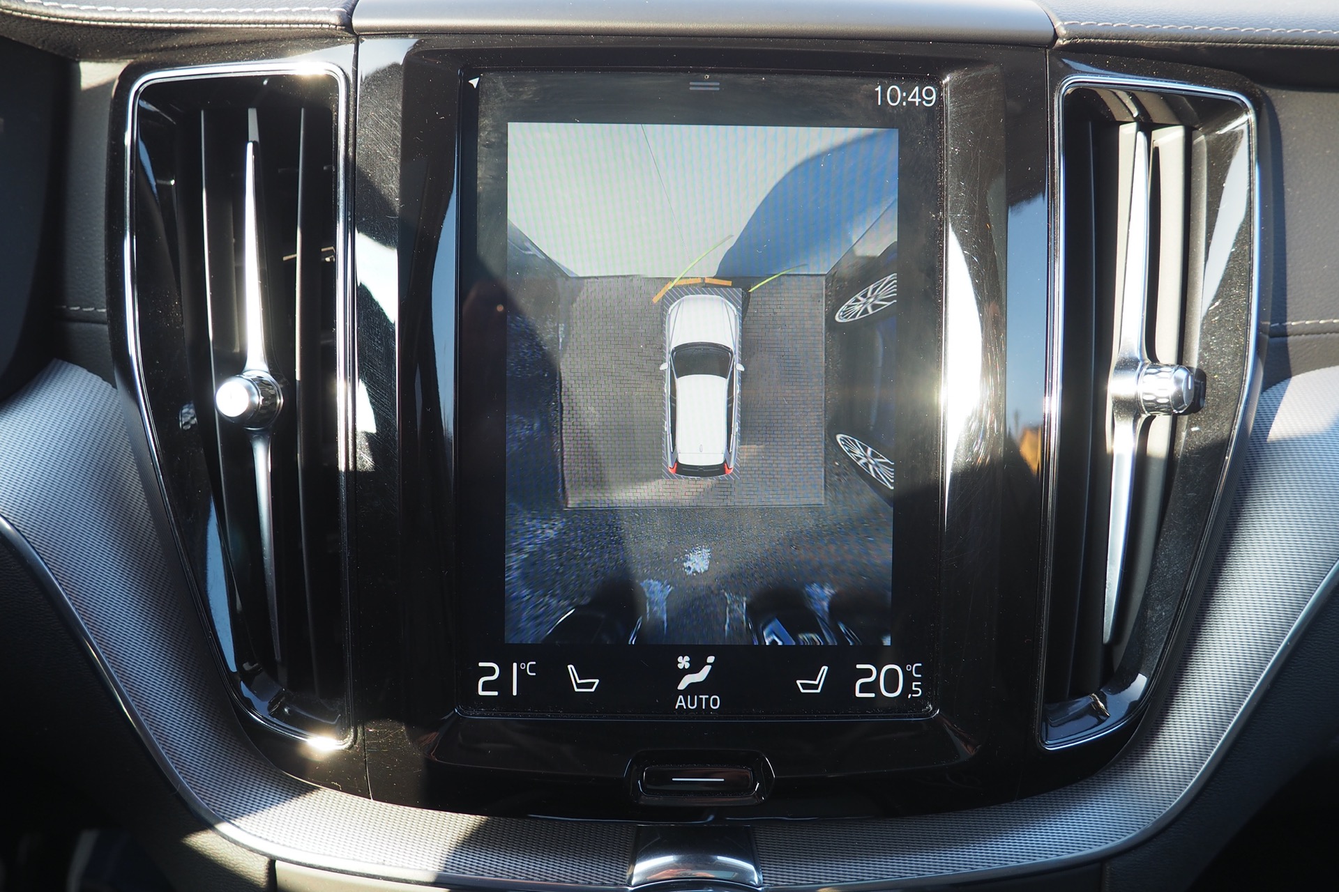 
								VOLVO XC60 D3 150 Inscription Luxe + Toit pano + Caméra – Full Options, 1ère Main – Garantie 12 mois. complet									