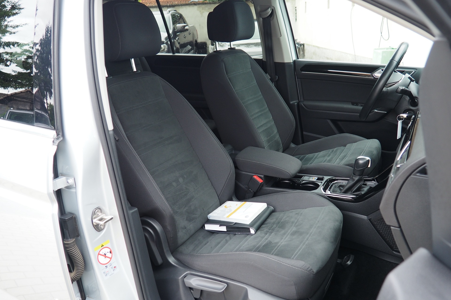 VOLKSWAGEN Touran 1,5 Tsi 150 Evo DSG Carat + Caméra + Options, 1ère Main – Garantie 12 mois. complet