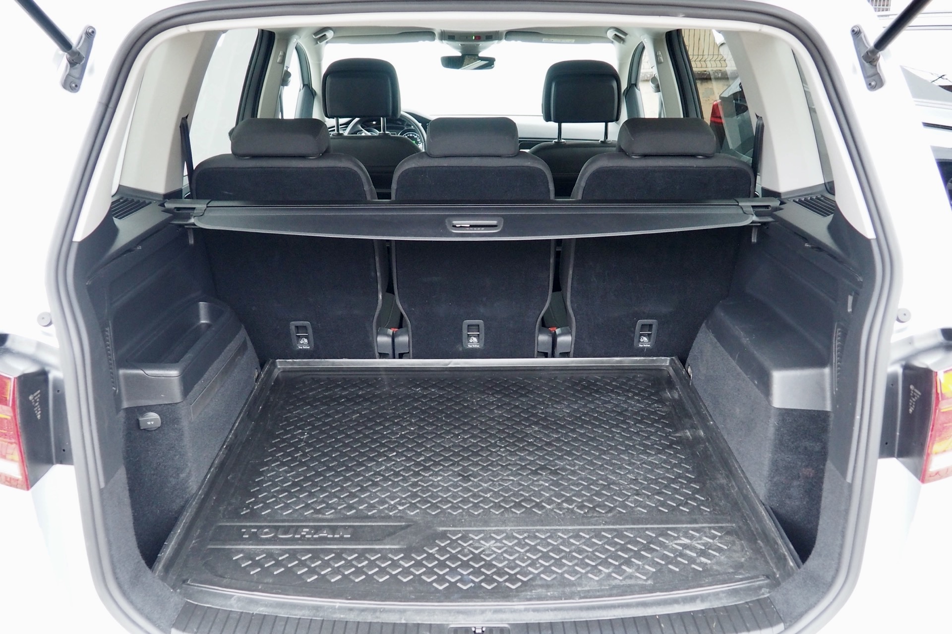 VOLKSWAGEN Touran 1,5 Tsi 150 Evo DSG Carat + Caméra + Options, 1ère Main – Garantie 12 mois. complet