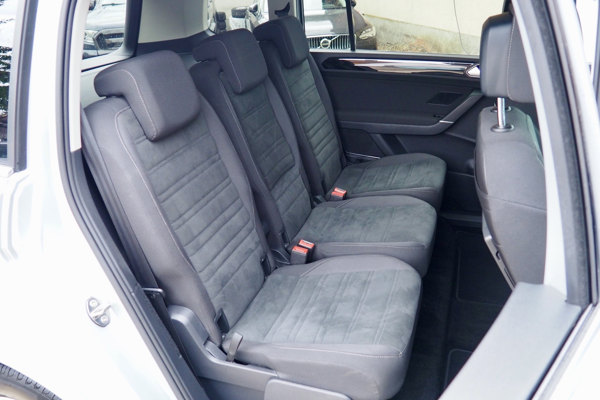 VOLKSWAGEN Touran 1,5 Tsi 150 Evo DSG Carat + Caméra + Options, 1ère Main – Garantie 12 mois. complet