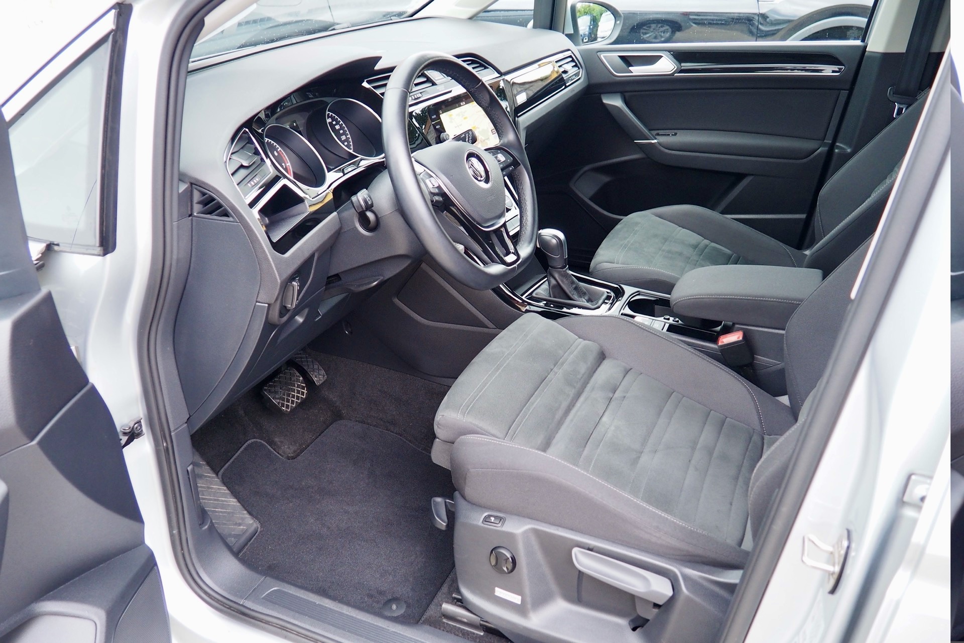 VOLKSWAGEN Touran 1,5 Tsi 150 Evo DSG Carat + Caméra + Options, 1ère Main – Garantie 12 mois.