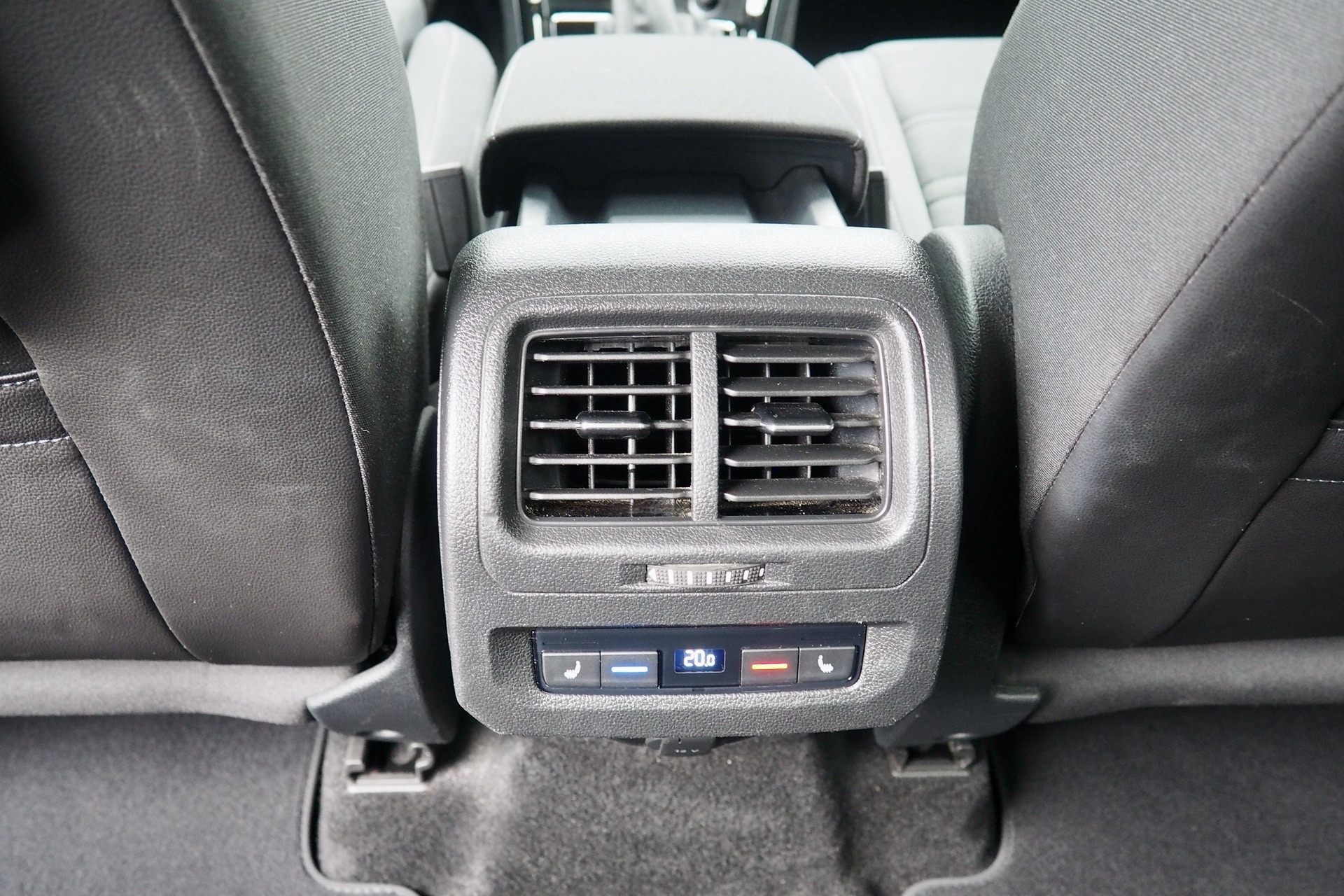 VOLKSWAGEN Touran 1,5 Tsi 150 Evo DSG Carat + Caméra + Options, 1ère Main – Garantie 12 mois. complet