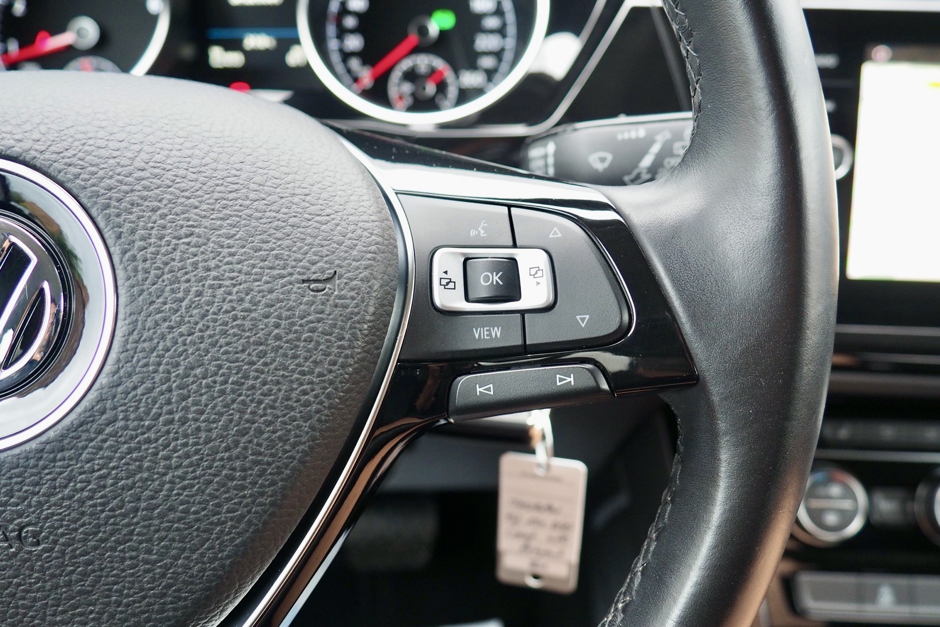 VOLKSWAGEN Touran 1,5 Tsi 150 Evo DSG Carat + Caméra + Options, 1ère Main – Garantie 12 mois. complet