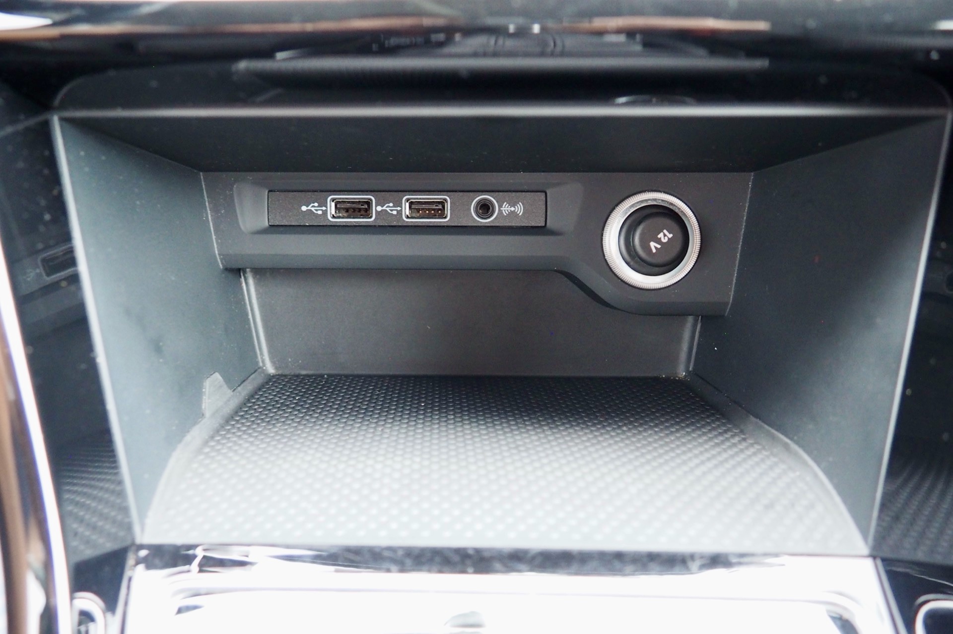 VOLKSWAGEN Touran 1,5 Tsi 150 Evo DSG Carat + Caméra + Options, 1ère Main – Garantie 12 mois. complet