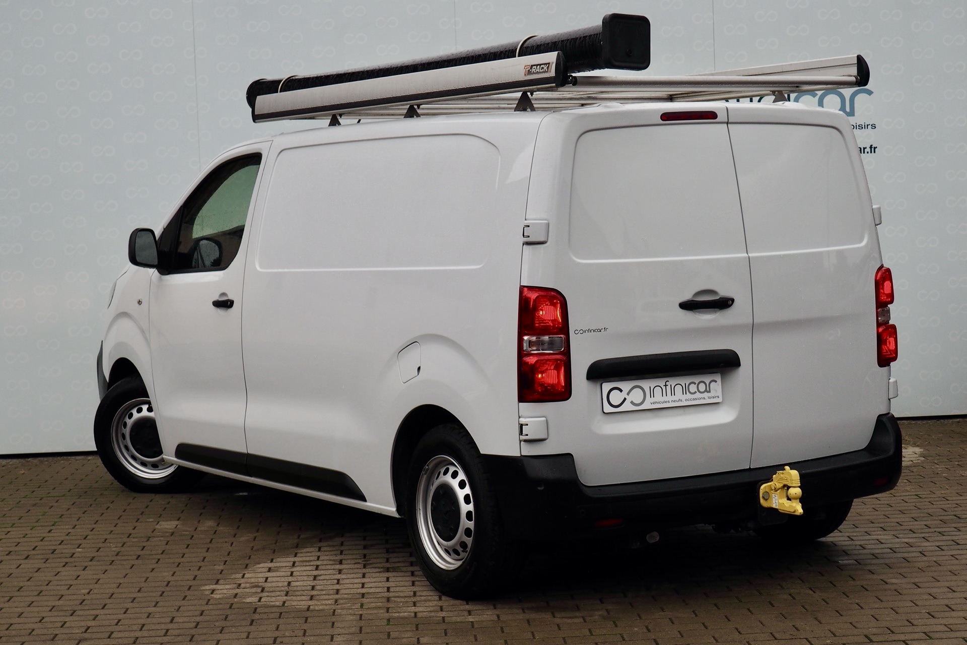 Peugeot Expert Fourgon 2,0 Hdi 145 EAT8  + Caméra + Attelage + Options, 1ère Main – Garantie 12 mois.