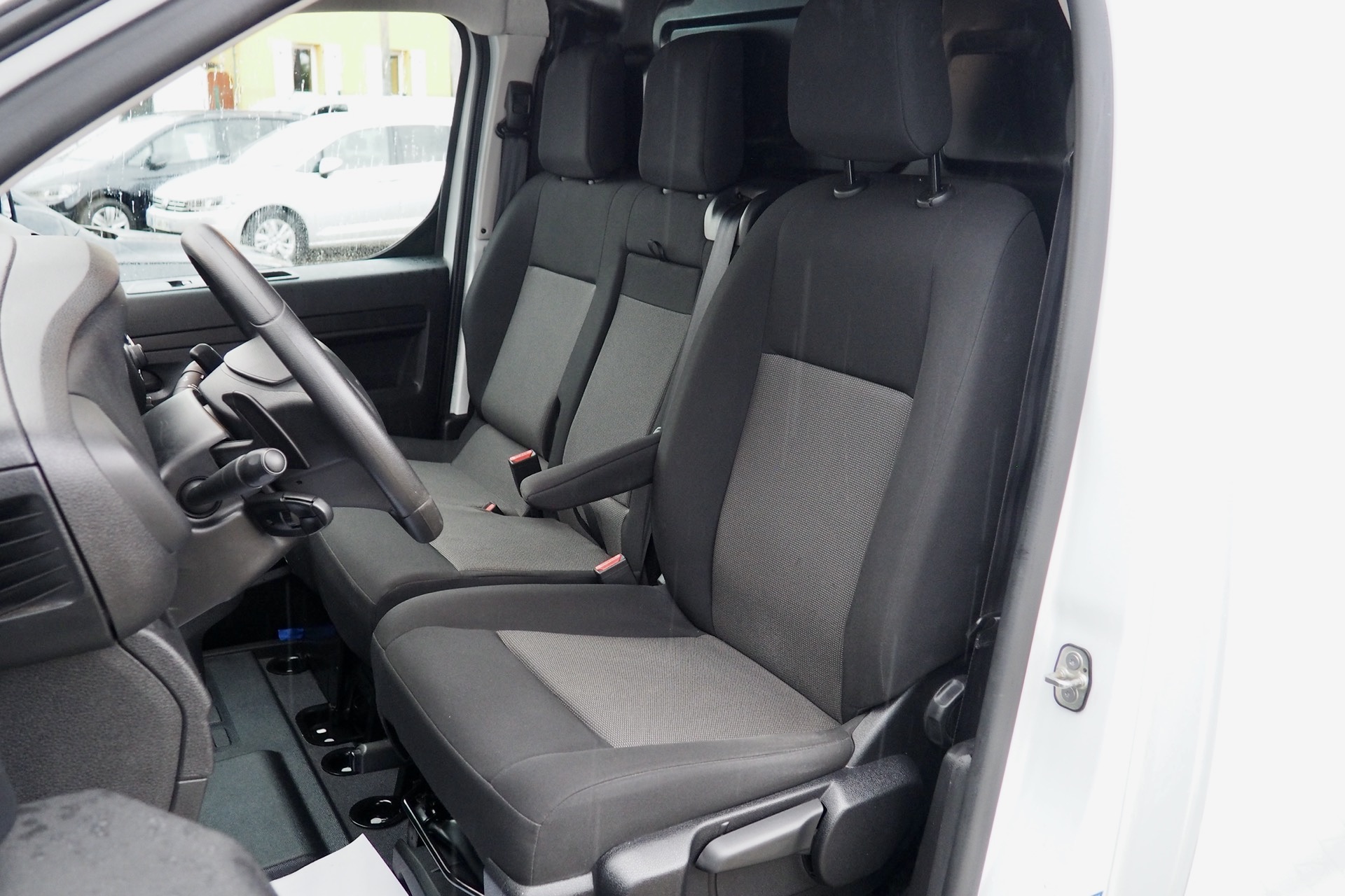 Peugeot Expert Fourgon 2,0 Hdi 145 EAT8  + Caméra + Attelage + Options, 1ère Main – Garantie 12 mois.