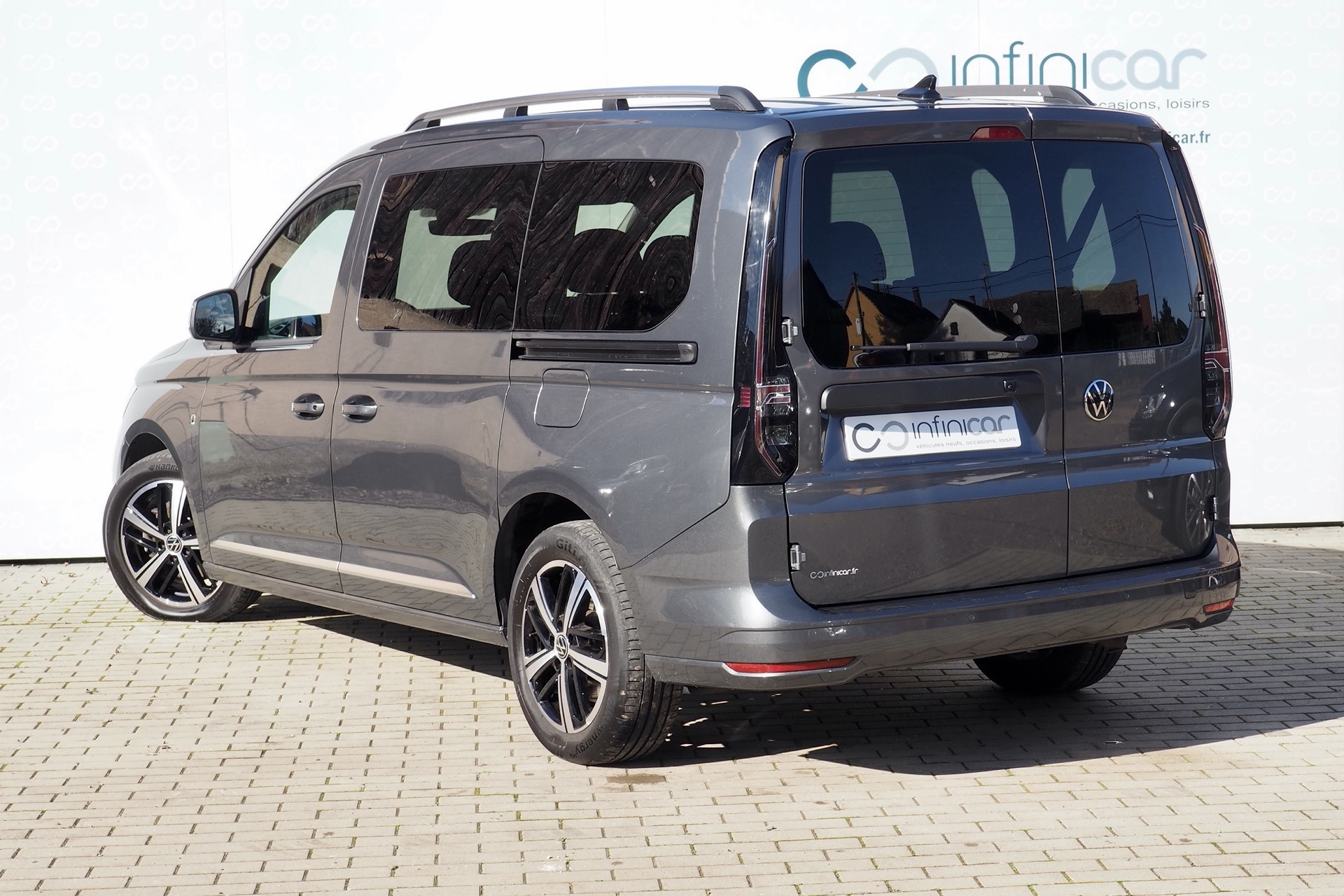 VOLKSWAGEN Caddy Maxi 2,0 Tdi 122 DSG Style, 7 places  + Toit pano. + Options  – Garantie 12 mois.
