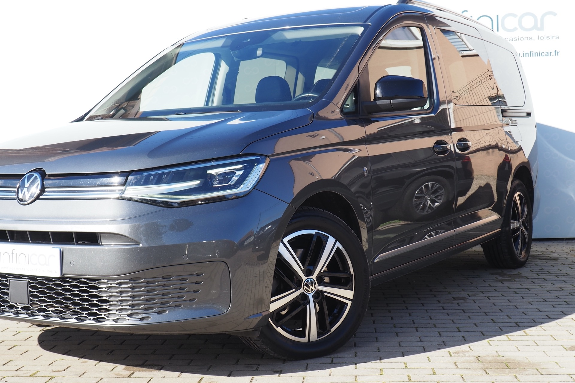VOLKSWAGEN Caddy Maxi 2,0 Tdi 122 DSG Style, 7 places  + Toit pano. + Options  – Garantie 12 mois.