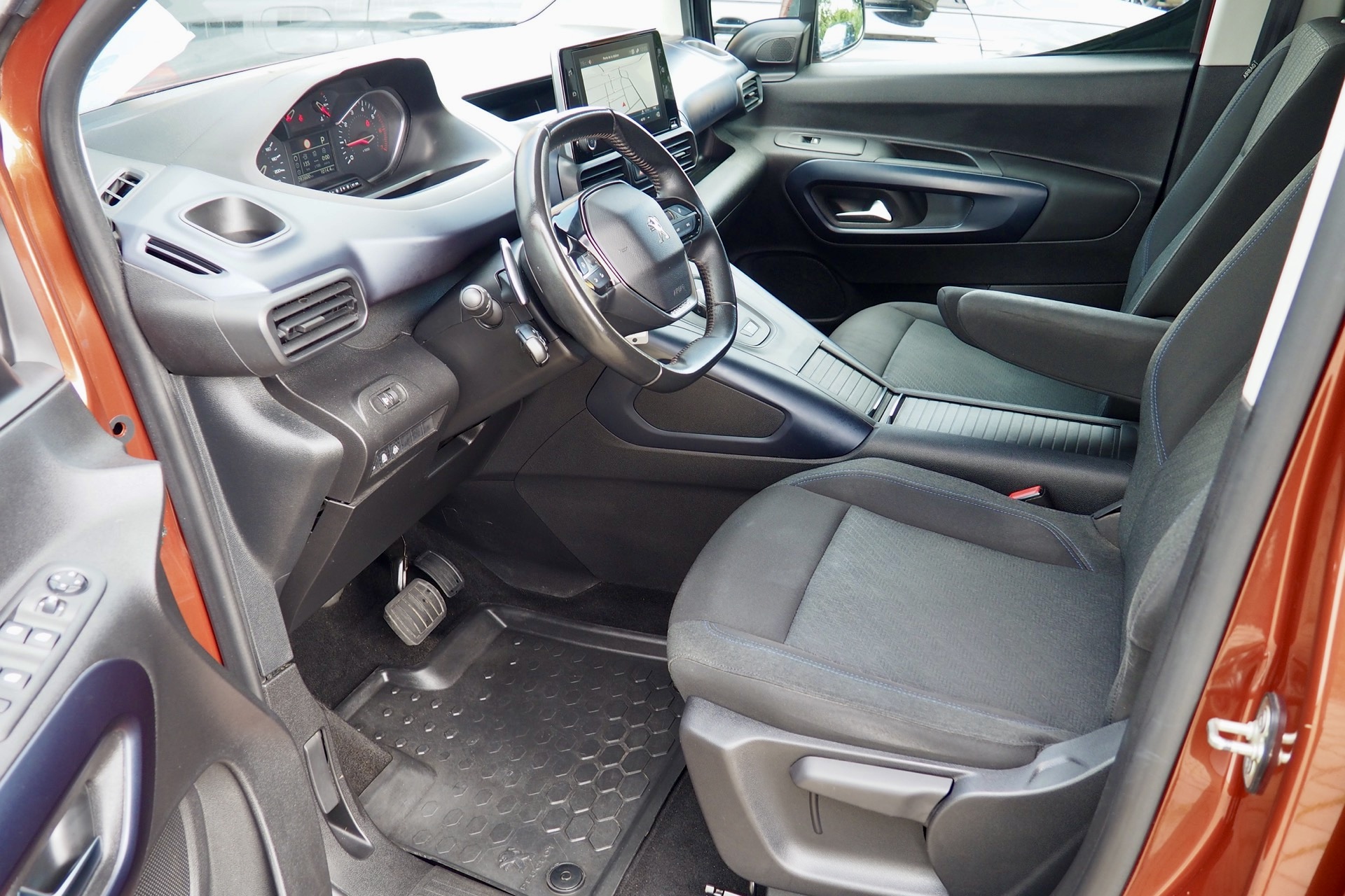 Peugeot Rifter Long XL Hdi 130 EAT8 Allure Pack – 7 places  + Caméra + Régulateur adaptatif + Options, 1ère Main – Garantie 12 mois.