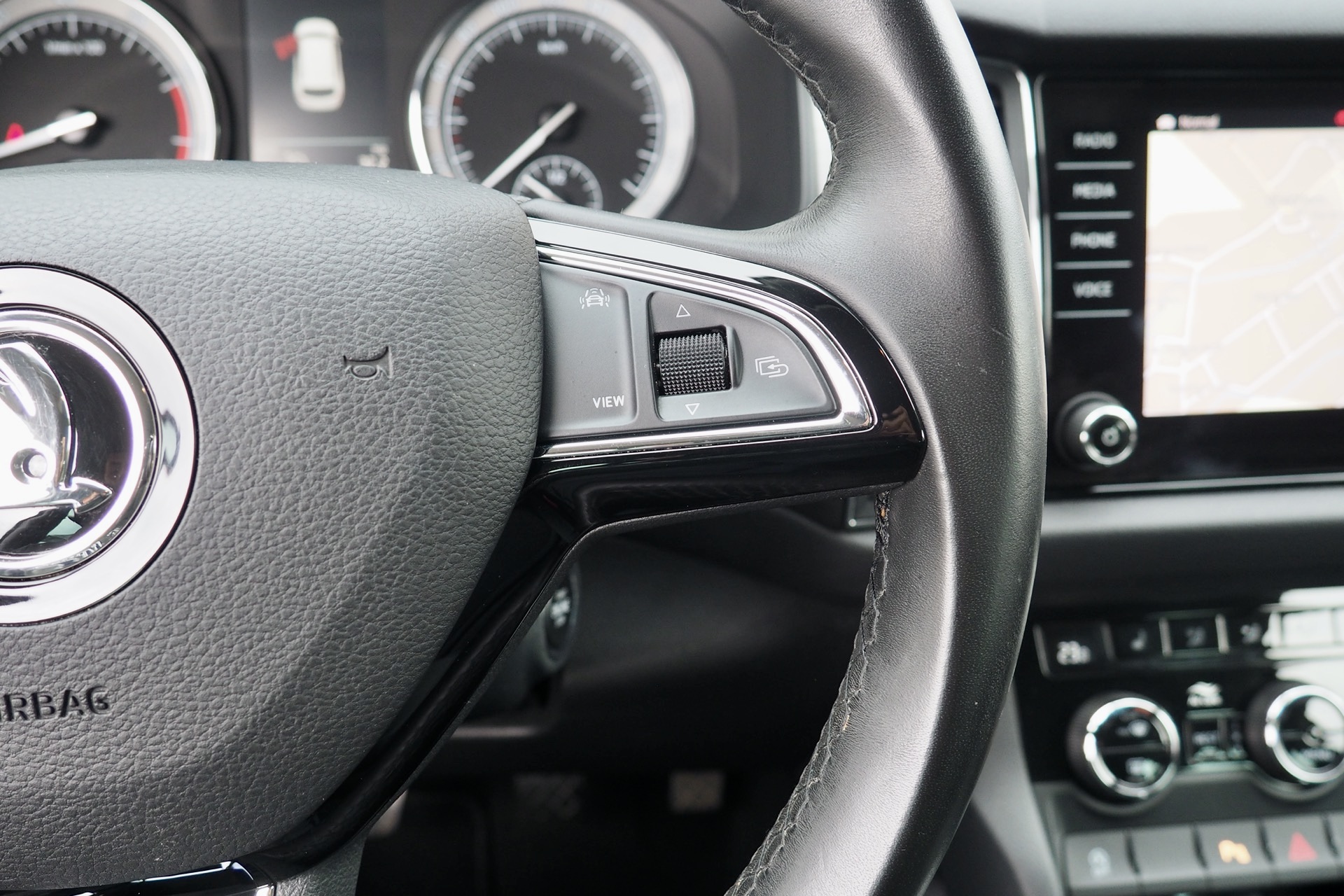 SKODA Kodiaq 1,5 Tsi 150 Ambition  + Caméra + Attelage + Options, 1ère Main – Garantie 12 mois. complet