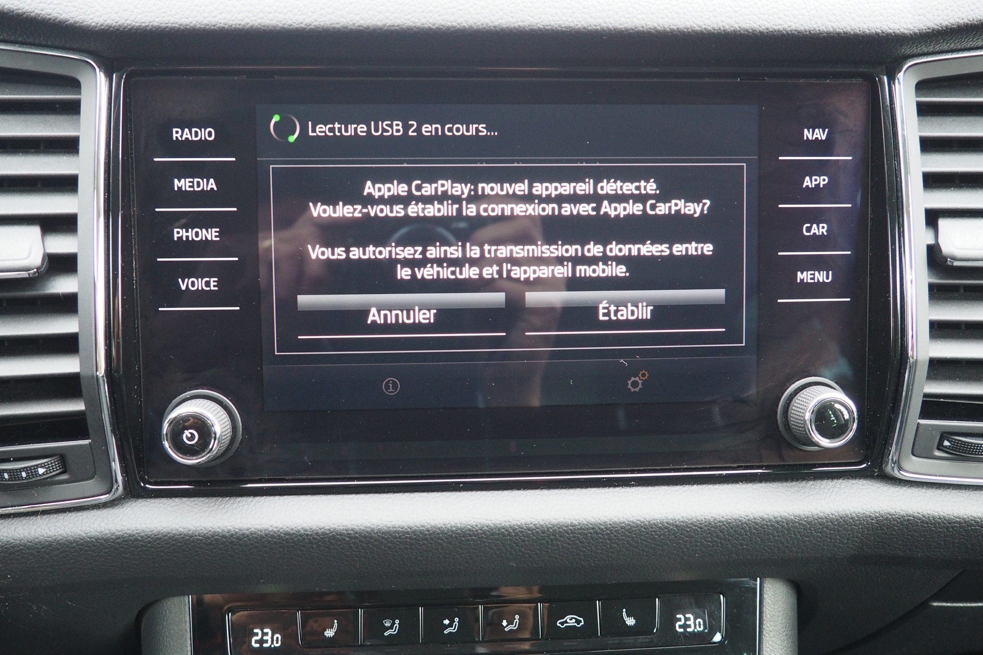 SKODA Kodiaq 1,5 Tsi 150 Ambition  + Caméra + Attelage + Options, 1ère Main – Garantie 12 mois. complet
