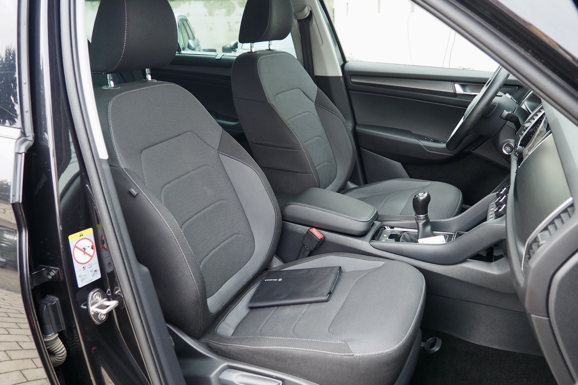 SKODA Kodiaq 1,5 Tsi 150 Ambition  + Caméra + Attelage + Options, 1ère Main – Garantie 12 mois. complet