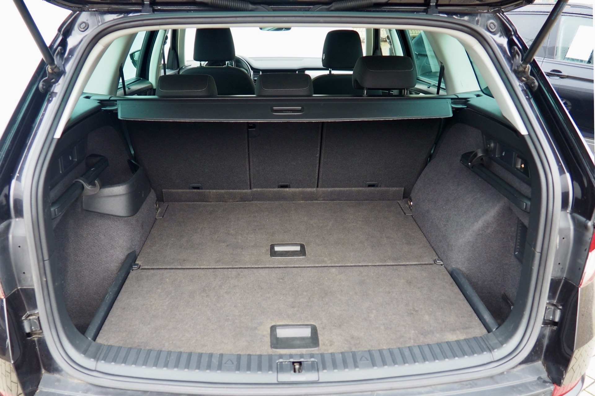 SKODA Kodiaq 1,5 Tsi 150 Ambition  + Caméra + Attelage + Options, 1ère Main – Garantie 12 mois. complet