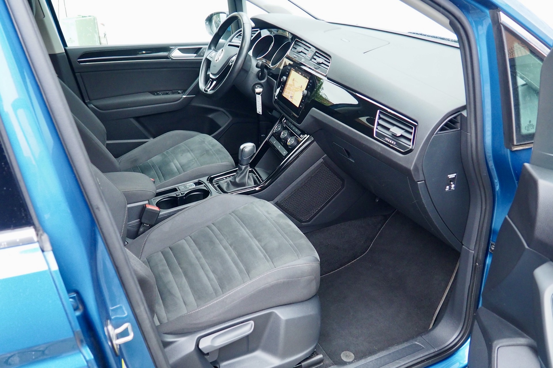 VOLKSWAGEN Touran 1,5 Tsi 150 Evo DSG Carat, 7 places  + Options  – Garantie 12 mois. complet