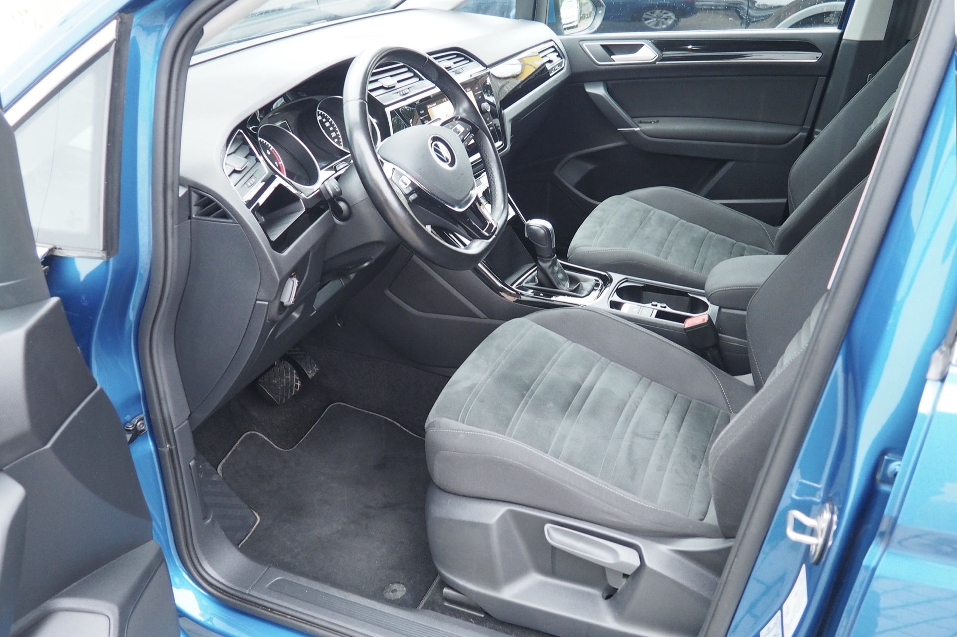 VOLKSWAGEN Touran 1,5 Tsi 150 Evo DSG Carat, 7 places  + Options  – Garantie 12 mois.