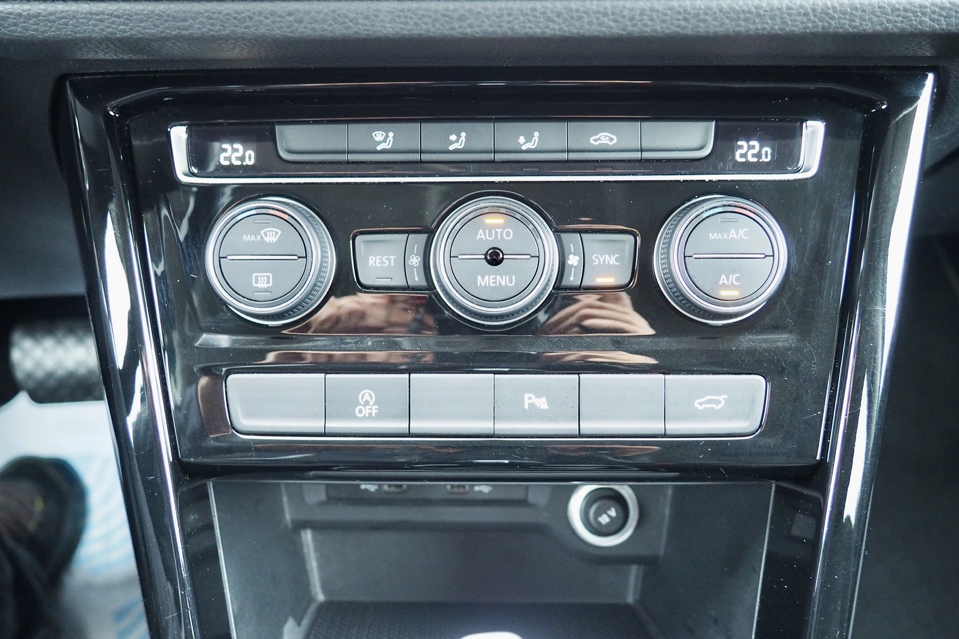 VOLKSWAGEN Touran 1,5 Tsi 150 Evo DSG Carat, 7 places  + Options  – Garantie 12 mois. complet