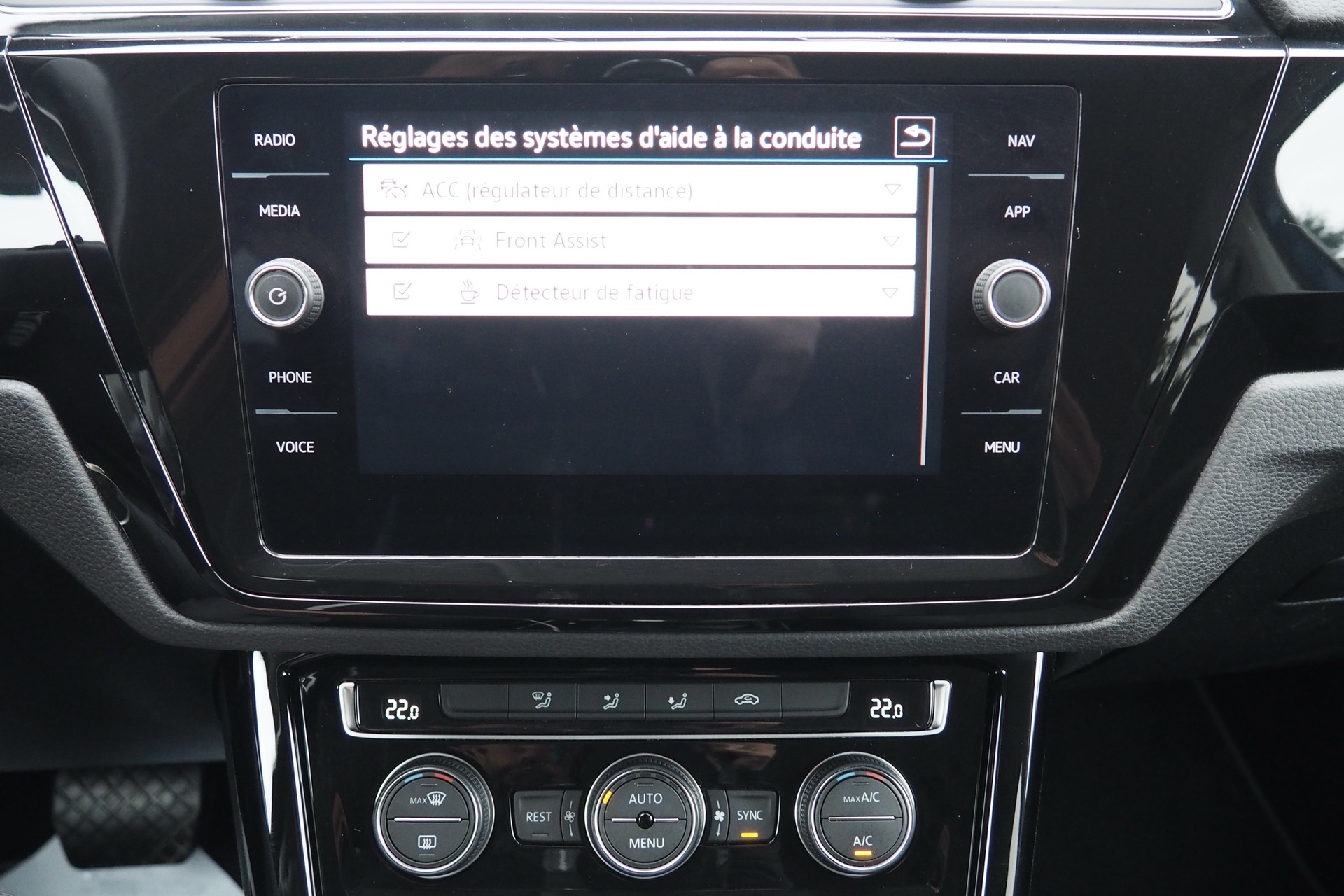 VOLKSWAGEN Touran 1,5 Tsi 150 Evo DSG Carat, 7 places  + Options  – Garantie 12 mois. complet