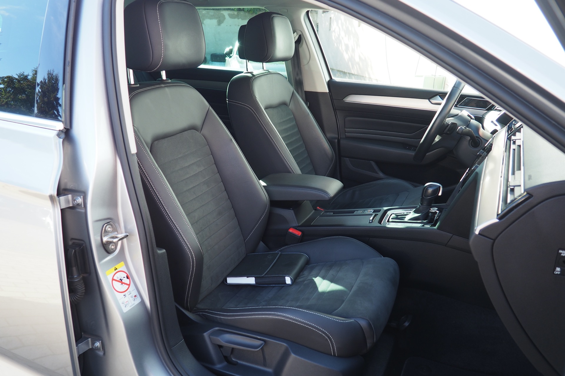 VOLKSWAGEN Passat SW 1,5 Tsi 150 Evo DSG Elégance  + Attelage élec. + Virtual Cockpit + Caméra 360° + Options, 1ère Main – Garantie 12 mois. complet