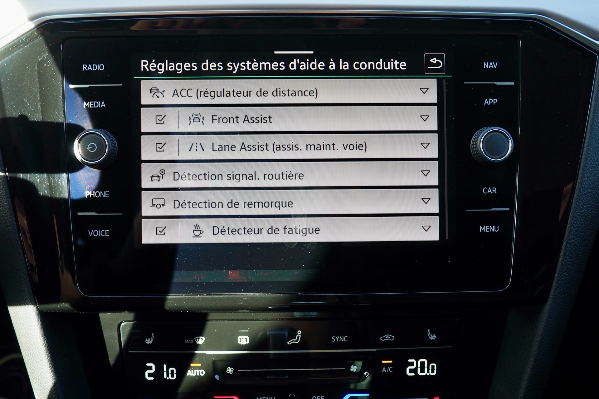 VOLKSWAGEN Passat SW 1,5 Tsi 150 Evo DSG Elégance  + Attelage élec. + Virtual Cockpit + Caméra 360° + Options, 1ère Main – Garantie 12 mois. complet