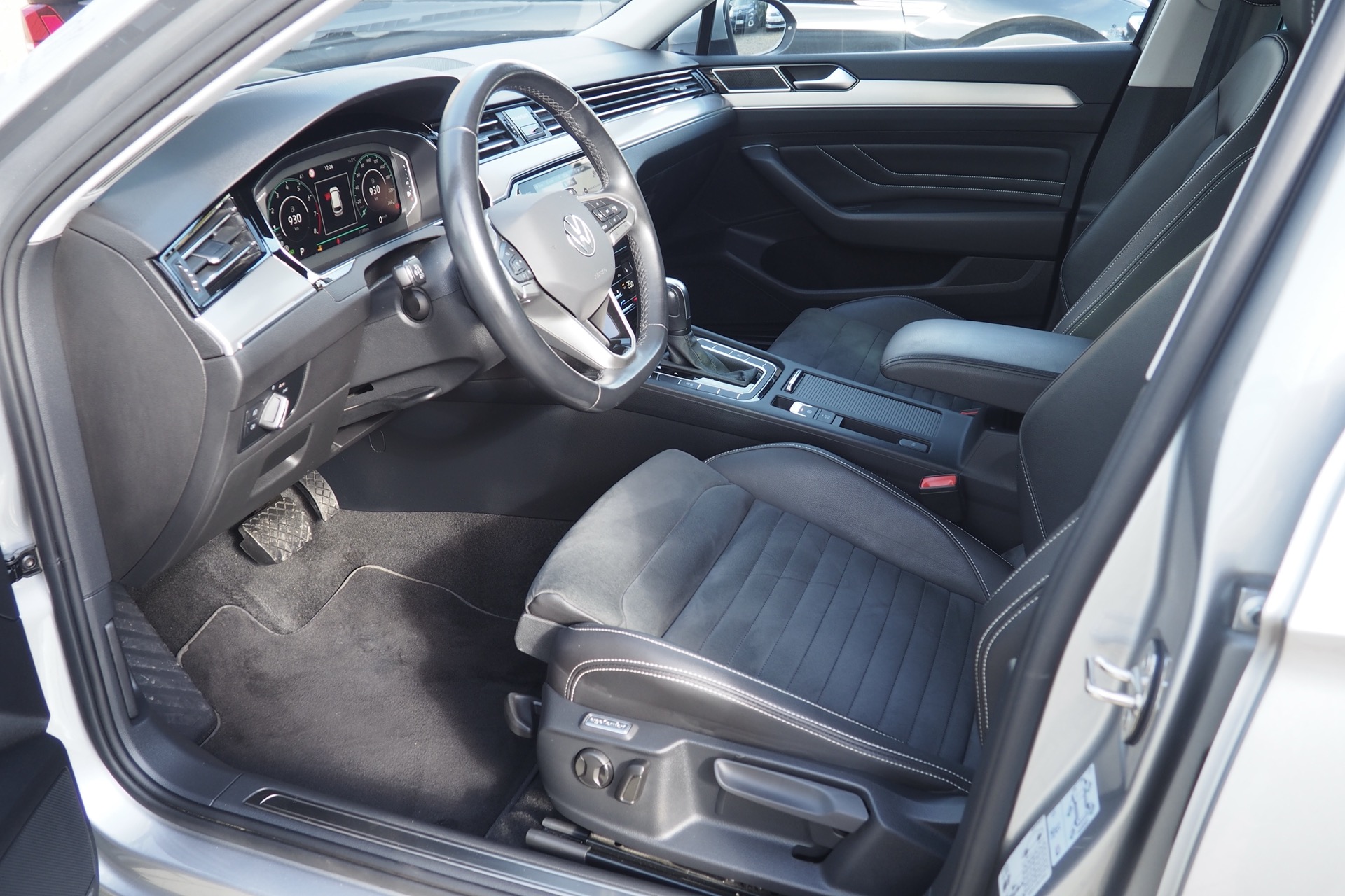 VOLKSWAGEN Passat SW 1,5 Tsi 150 Evo DSG Elégance  + Attelage élec. + Virtual Cockpit + Caméra 360° + Options, 1ère Main – Garantie 12 mois.