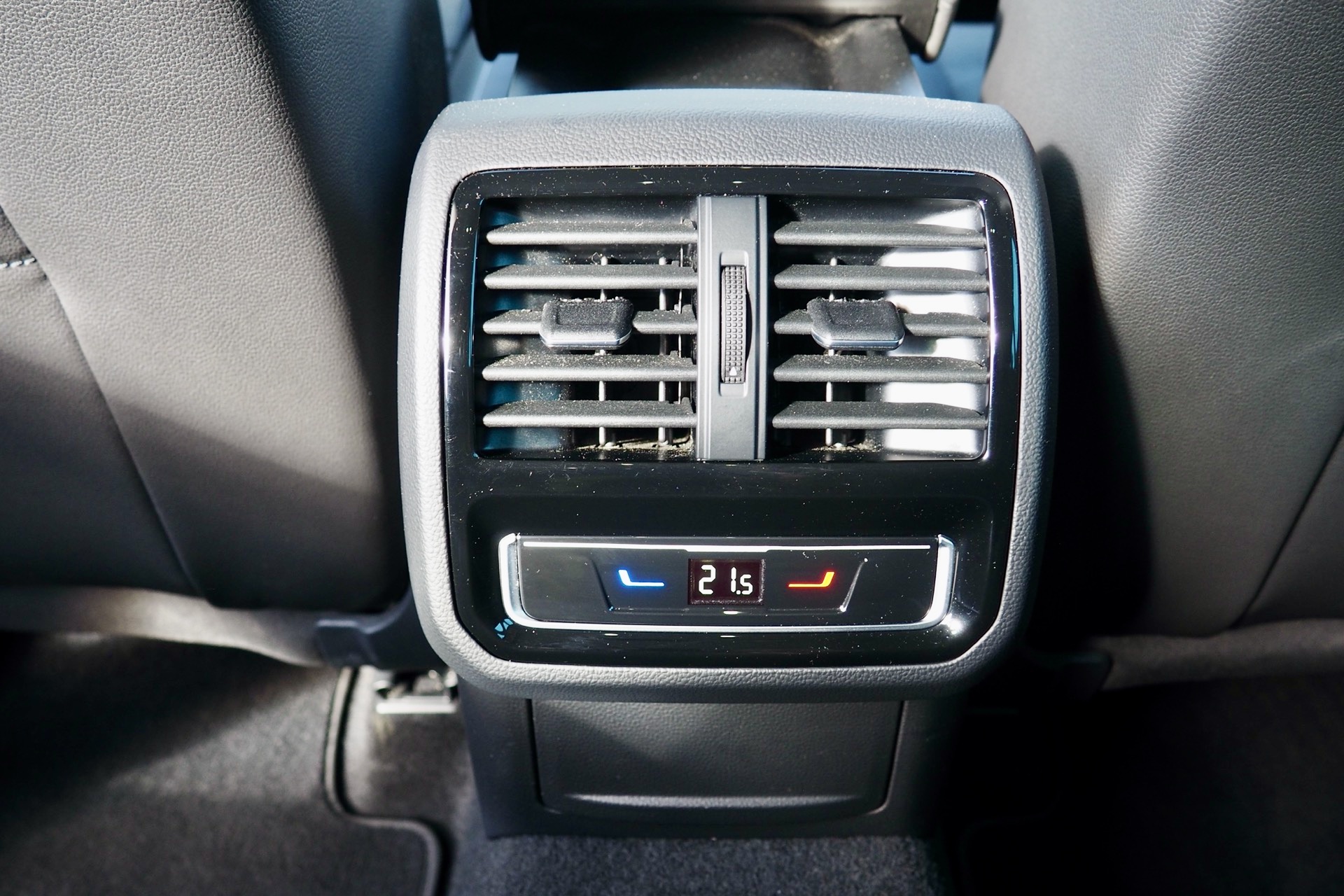 VOLKSWAGEN Passat SW 1,5 Tsi 150 Evo DSG Elégance  + Attelage élec. + Virtual Cockpit + Caméra 360° + Options, 1ère Main – Garantie 12 mois. complet