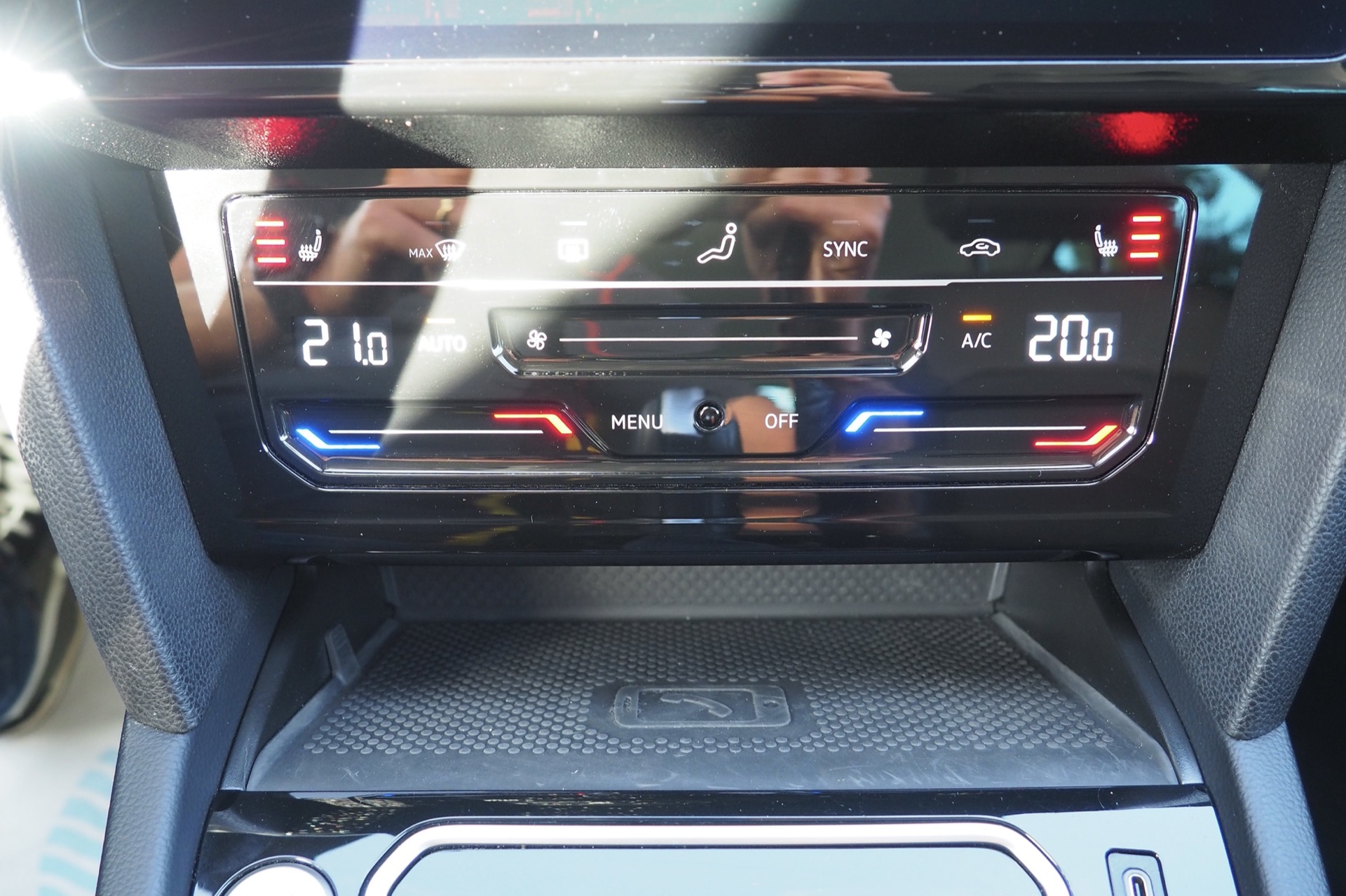 VOLKSWAGEN Passat SW 1,5 Tsi 150 Evo DSG Elégance  + Attelage élec. + Virtual Cockpit + Caméra 360° + Options, 1ère Main – Garantie 12 mois. complet