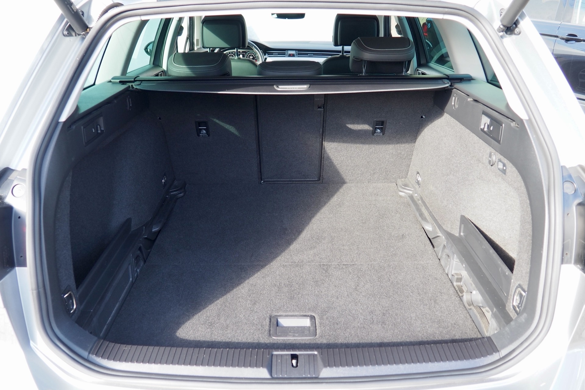 VOLKSWAGEN Passat SW 1,5 Tsi 150 Evo DSG Elégance  + Attelage élec. + Virtual Cockpit + Caméra 360° + Options, 1ère Main – Garantie 12 mois. complet