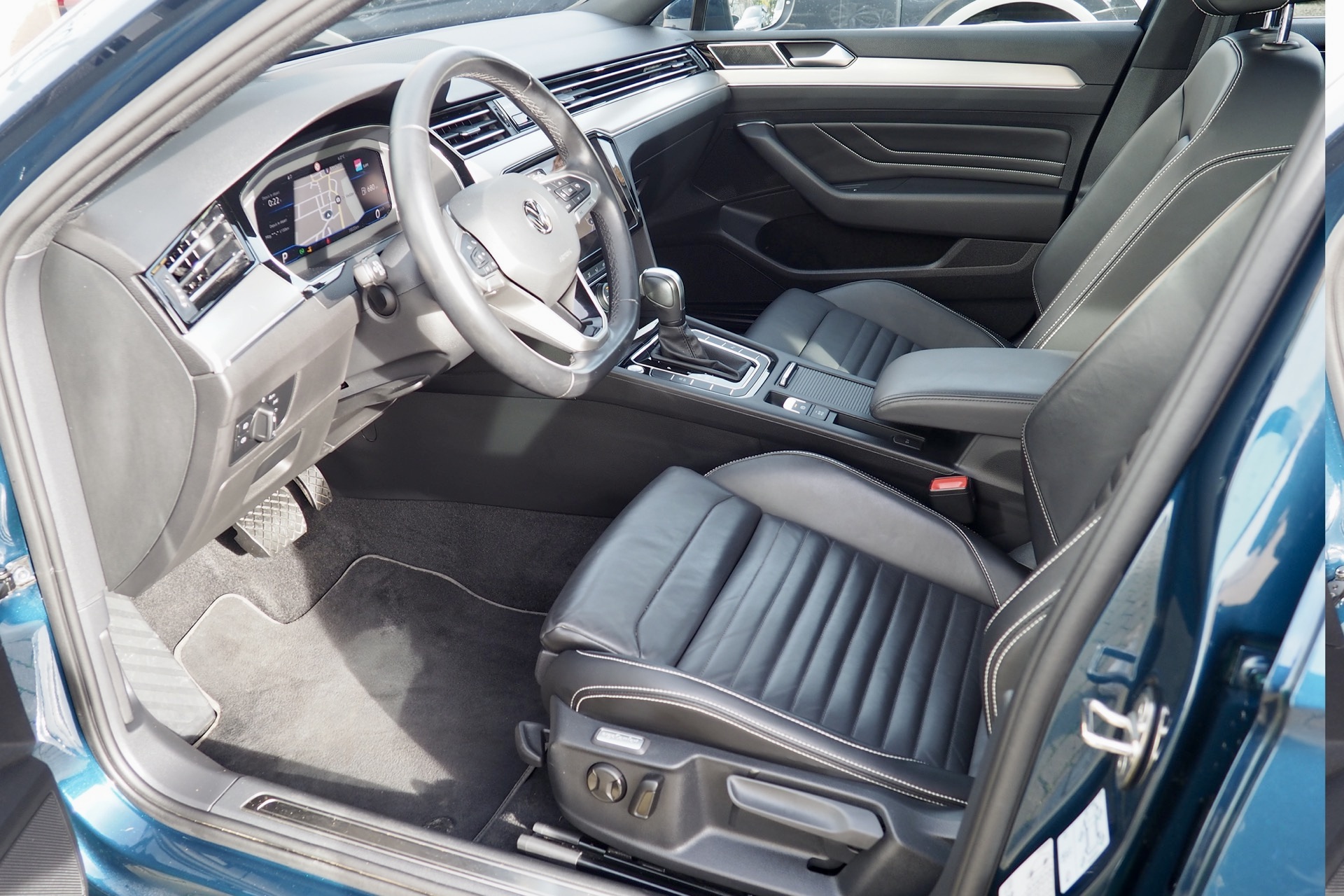 VOLKSWAGEN Passat SW 2,0 Tdi 150 DSG7 Elégance + Toit pano. + Digital Cockpit + Cuir + Options, 1ère Main  – Garantie 12 mois.