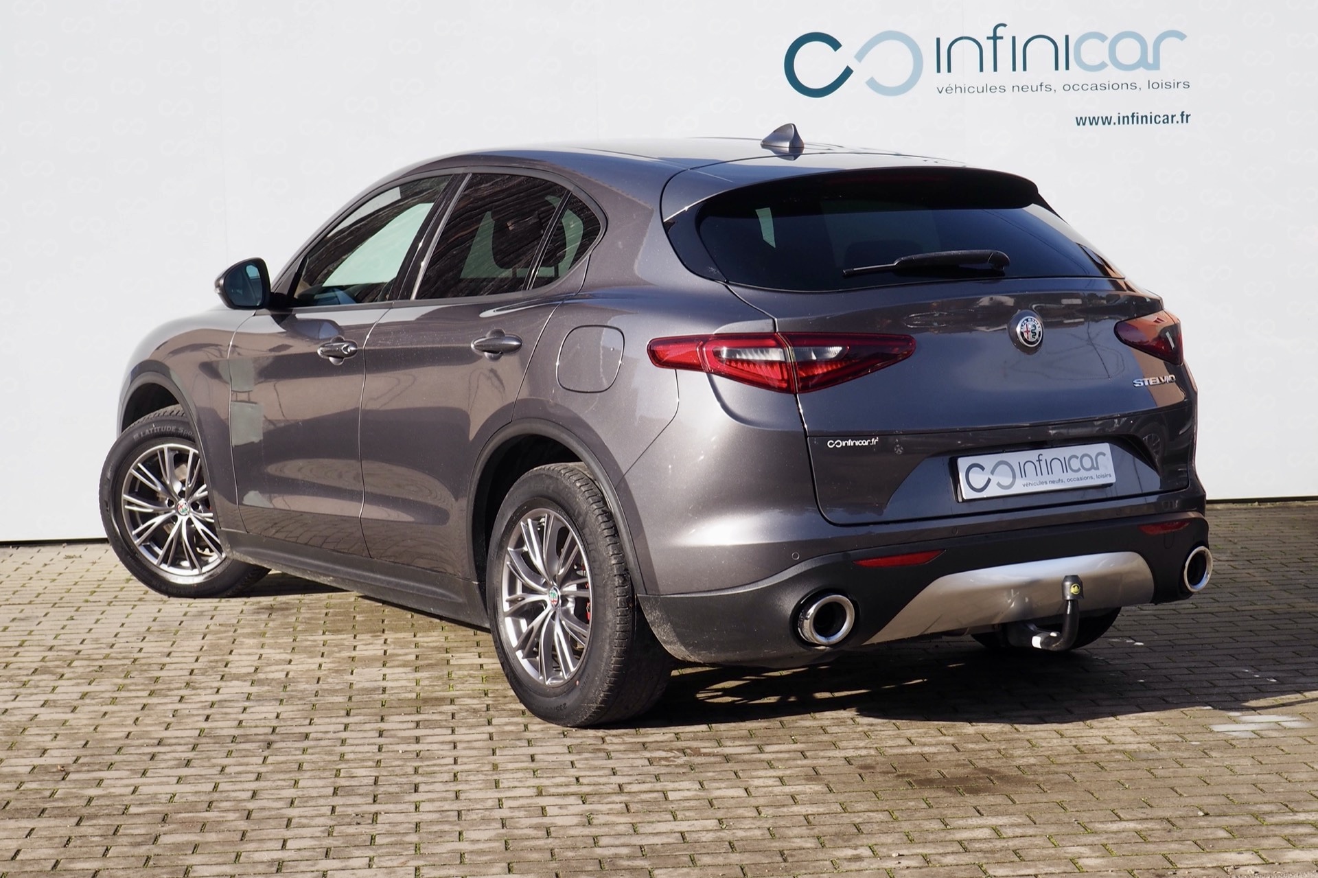 Alfa Roméo Stelvio 2,2d 160 Super AT8 + Caméra + Cuir + Attelage + Régulateur adaptatif + Options, 1ère Main – Garantie 12 mois.