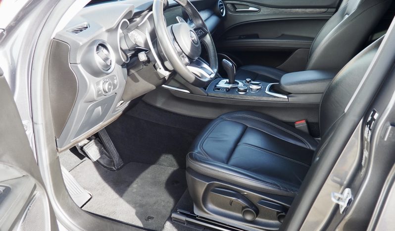 Alfa Roméo Stelvio 2,2d 160 Super AT8  + Caméra + Cuir + Attelage + Régulateur adaptatif + Options, 1ère Main – Garantie 12 mois.