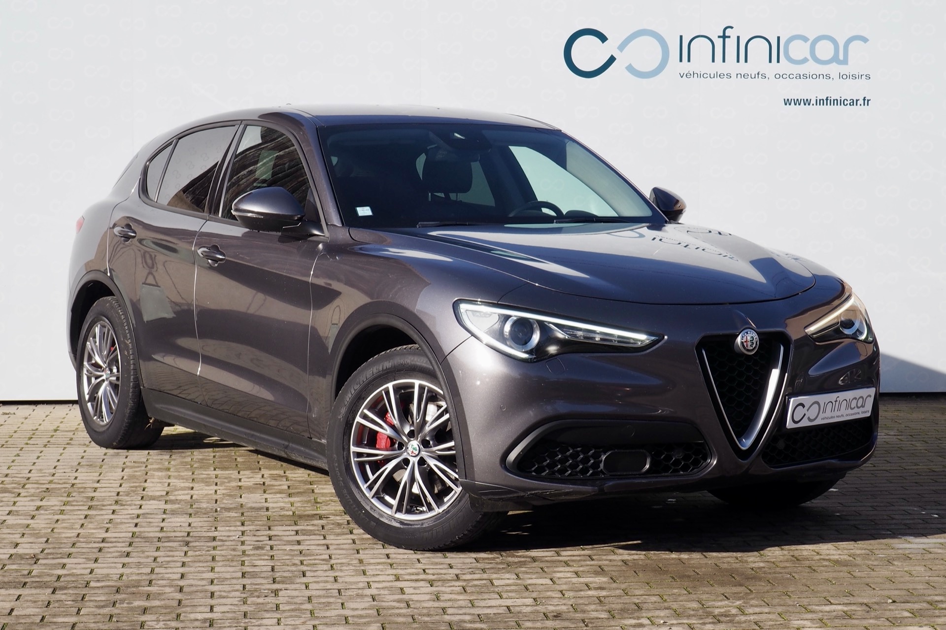 Alfa Roméo Stelvio 2,2d 160 Super AT8 + Caméra + Cuir + Attelage + Régulateur adaptatif + Options, 1ère Main – Garantie 12 mois.
