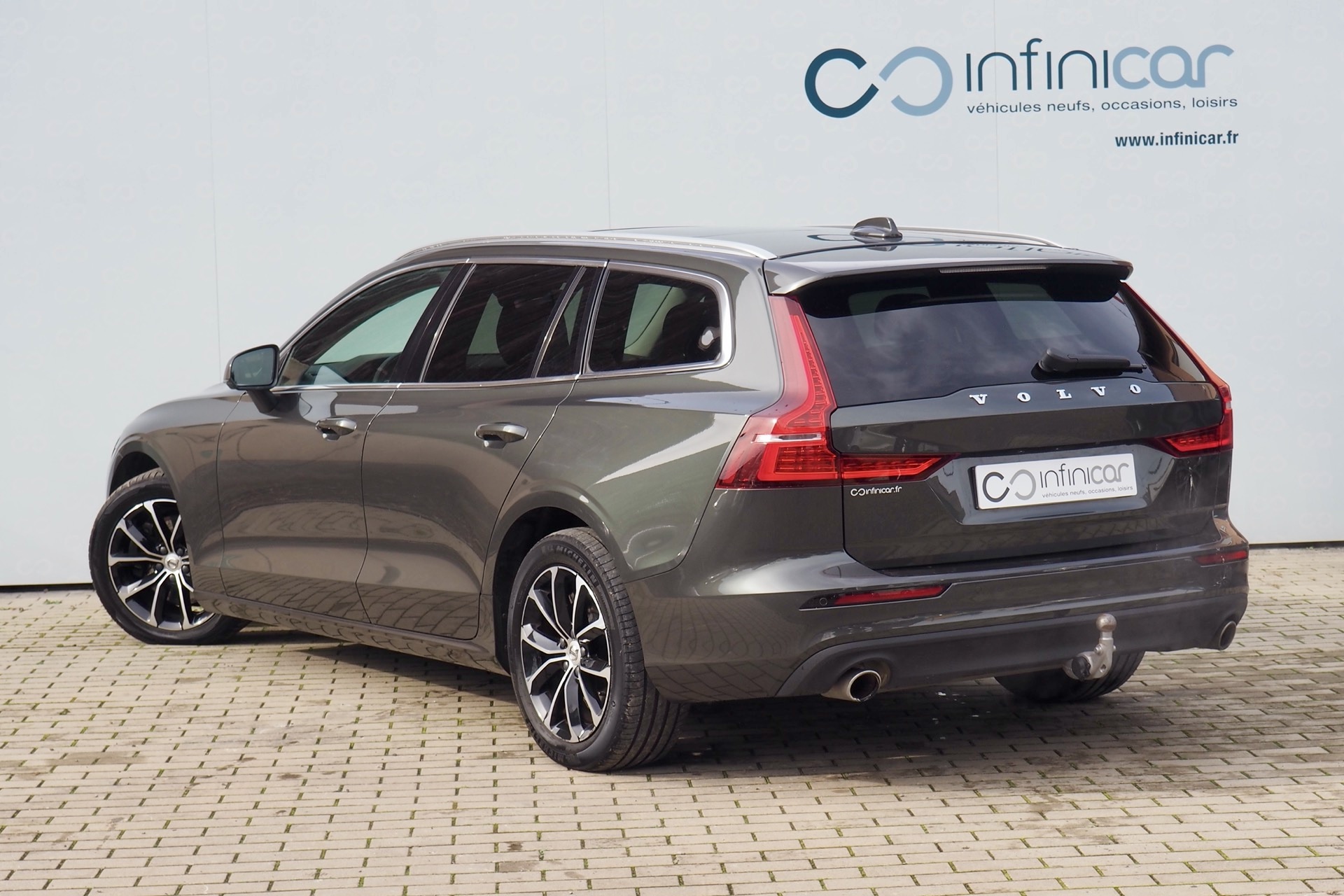 VOLVO V60 B3 163 Geartronic Business Executive  + Toit pano. + Attelage élec. + Cuir mémo + Carte main libre + Options, 1ère Main – Garantie 12 mois.