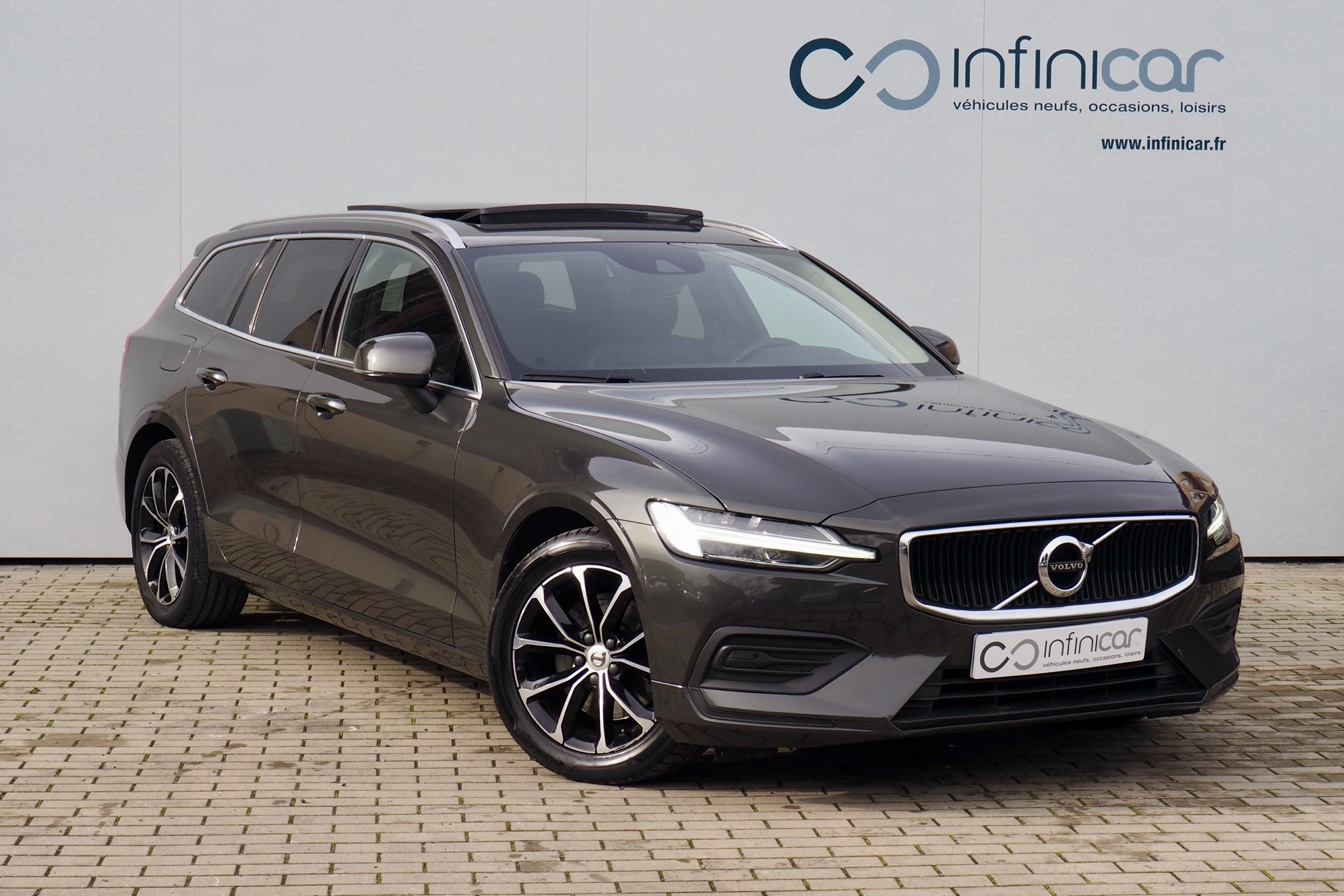 VOLVO V60 B3 163 Geartronic Business Executive  + Toit pano. + Attelage élec. + Cuir mémo + Carte main libre + Options, 1ère Main – Garantie 12 mois.
