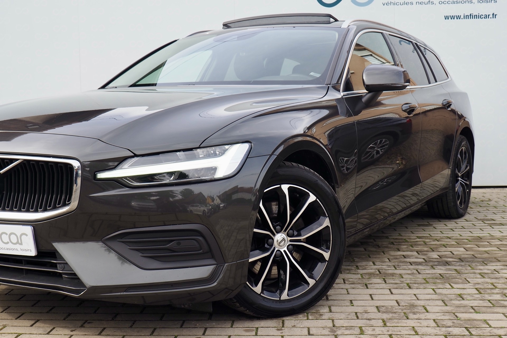 VOLVO V60 B3 163 Geartronic Business Executive  + Toit pano. + Attelage élec. + Cuir mémo + Carte main libre + Options, 1ère Main – Garantie 12 mois.