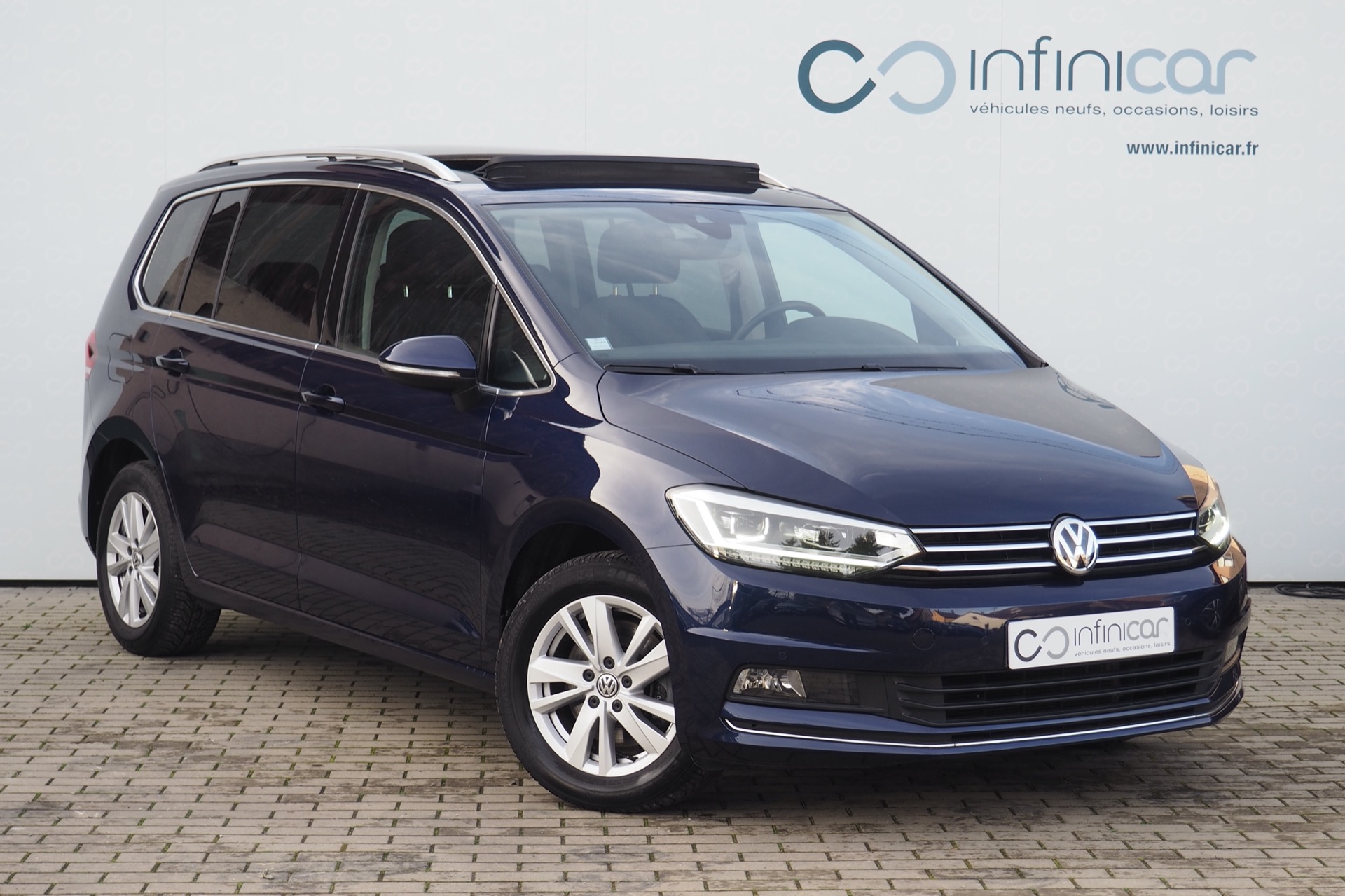 VOLKSWAGEN Touran 1,5 Tsi 150 Evo DSG7 Carat  + Toit pano. + Attelage élec. + Full Led + Options, 1ère Main – Garantie 12 mois.