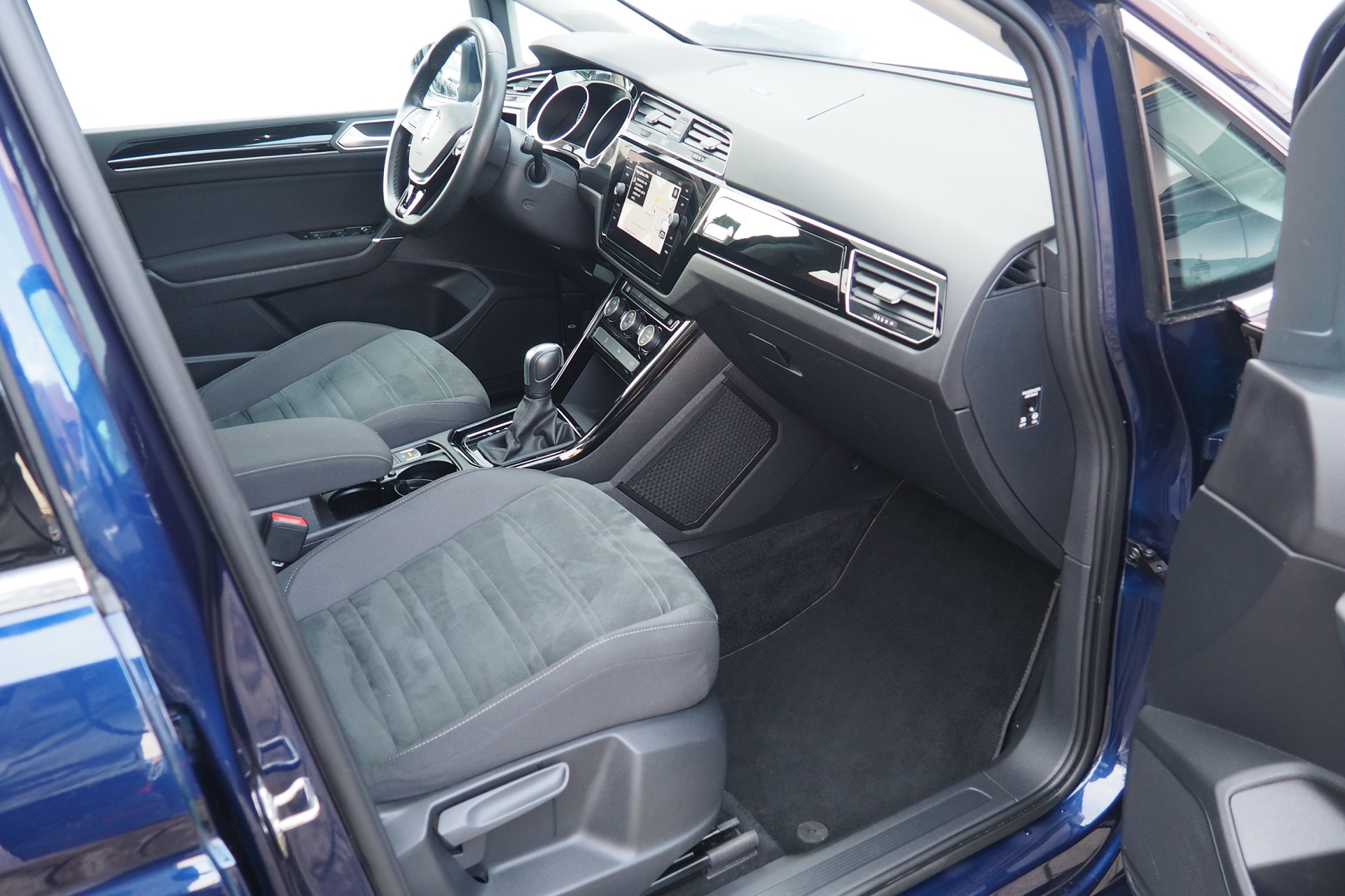 VOLKSWAGEN Touran 1,5 Tsi 150 Evo DSG7 Carat  + Toit pano. + Attelage élec. + Full Led + Options, 1ère Main – Garantie 12 mois.