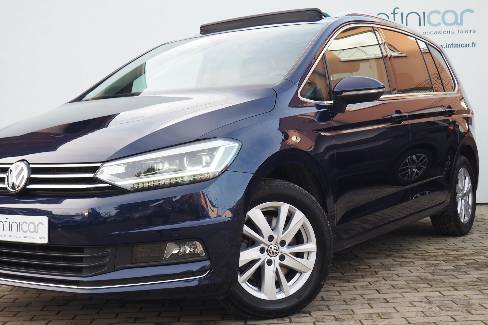 VOLKSWAGEN Touran 1,5 Tsi 150 Evo DSG7 Carat  + Toit pano. + Attelage élec. + Full Led + Options, 1ère Main – Garantie 12 mois.