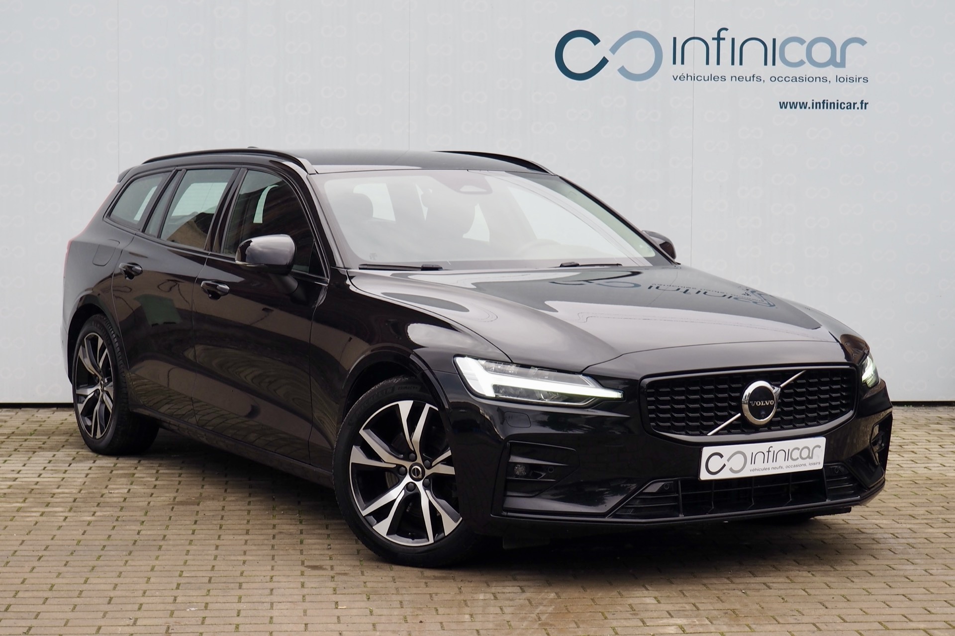 VOLVO V60 B4 197 Geartronic Plus Style Dark  + Pack Intelisafe Pro + Caméra 360° + Options, 1ère Main – Garantie 12 mois.