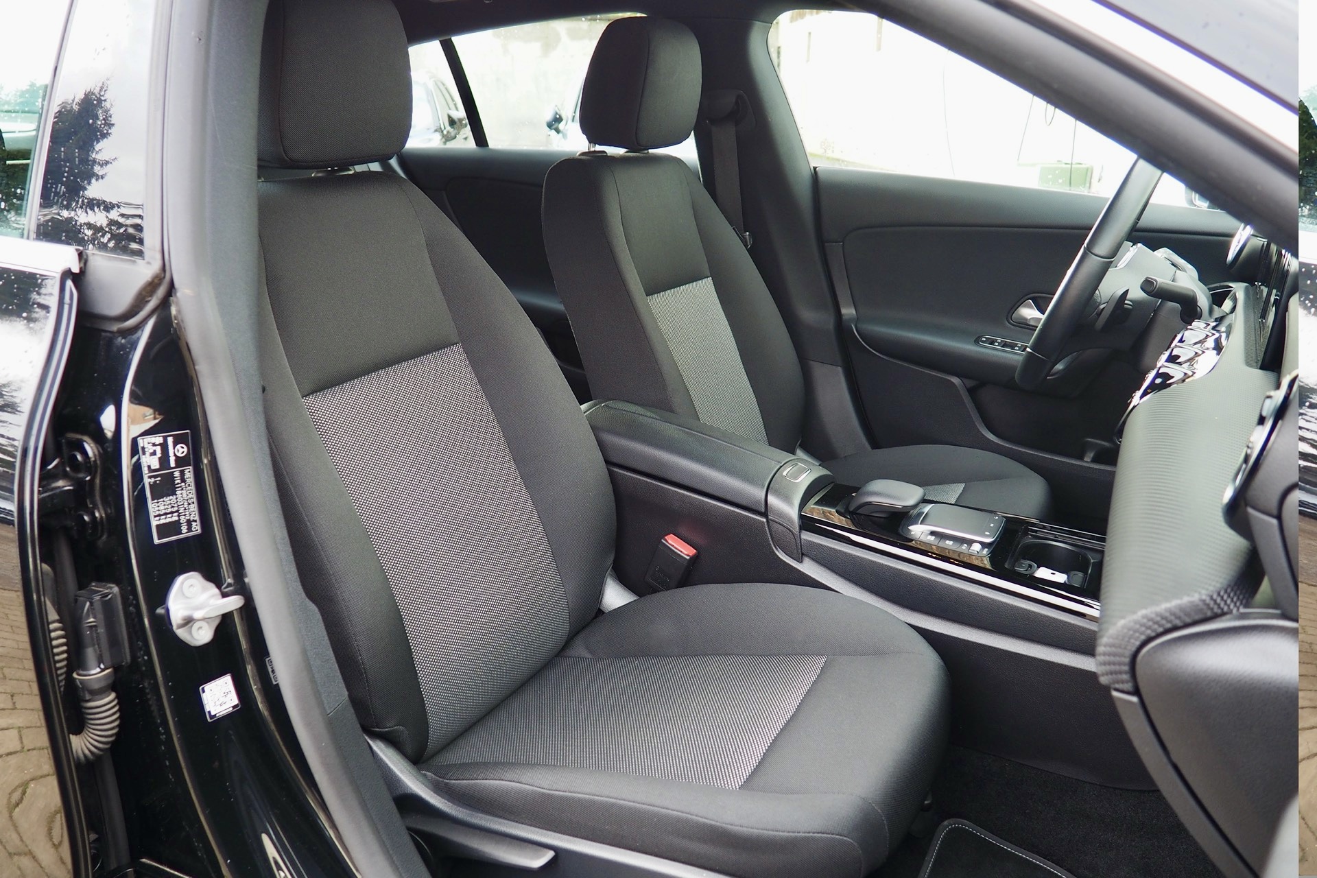 Mercedes-Benz CLA Shooting Brake 180c 7G-DCT Business Line  + Toit pano. + Caméra  + Full Led + Options, 1ère Main – Garantie 12 mois.