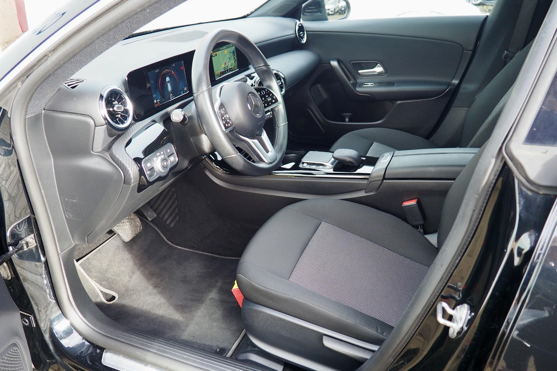 Mercedes-Benz CLA Shooting Brake 180c 7G-DCT Business Line  + Toit pano. + Caméra  + Full Led + Options, 1ère Main – Garantie 12 mois.