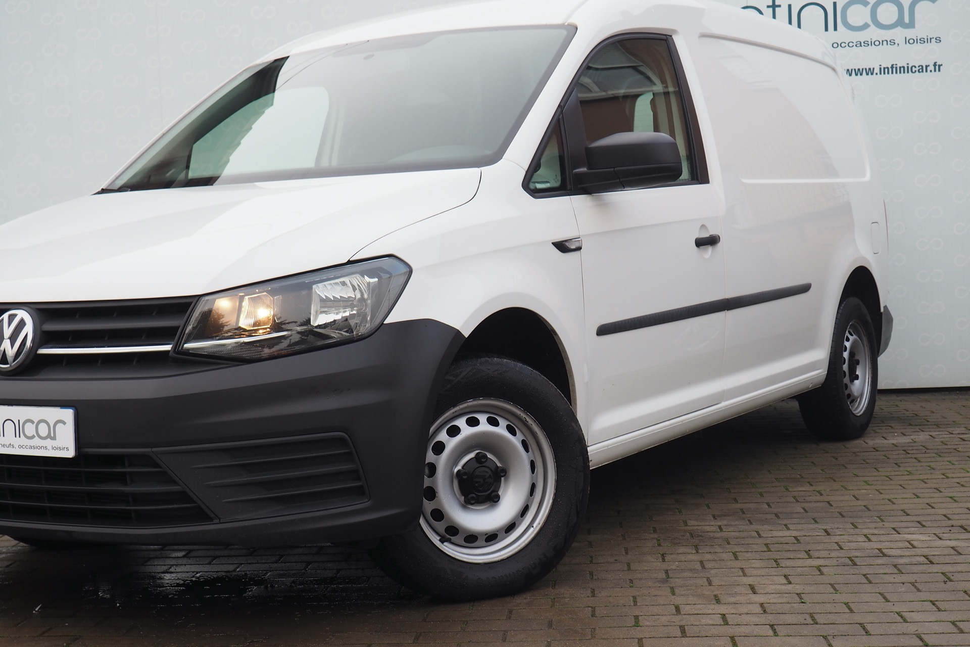 VOLKSWAGEN Caddy Van Maxi 2,0 Tdi 102 Business Line Plus GPS  + Attelage + Options – 1ère Main, Garantie 12 mois.