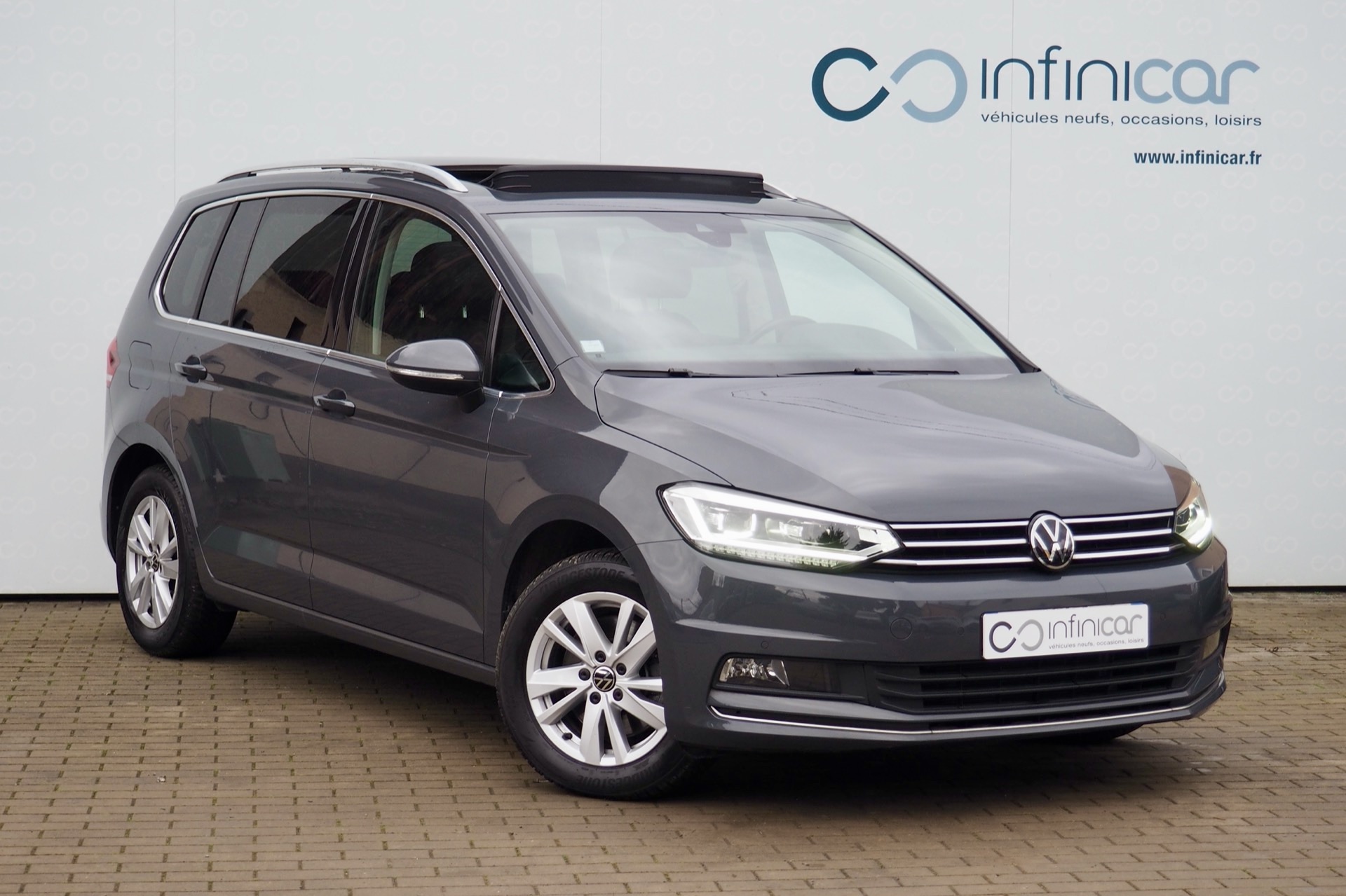 VOLKSWAGEN Touran 2,0 Tdi 150 DSG Carat, 7 places + Toit pano. + Attelage + Full Led + Options, 1ère Main – Garantie 12 mois.