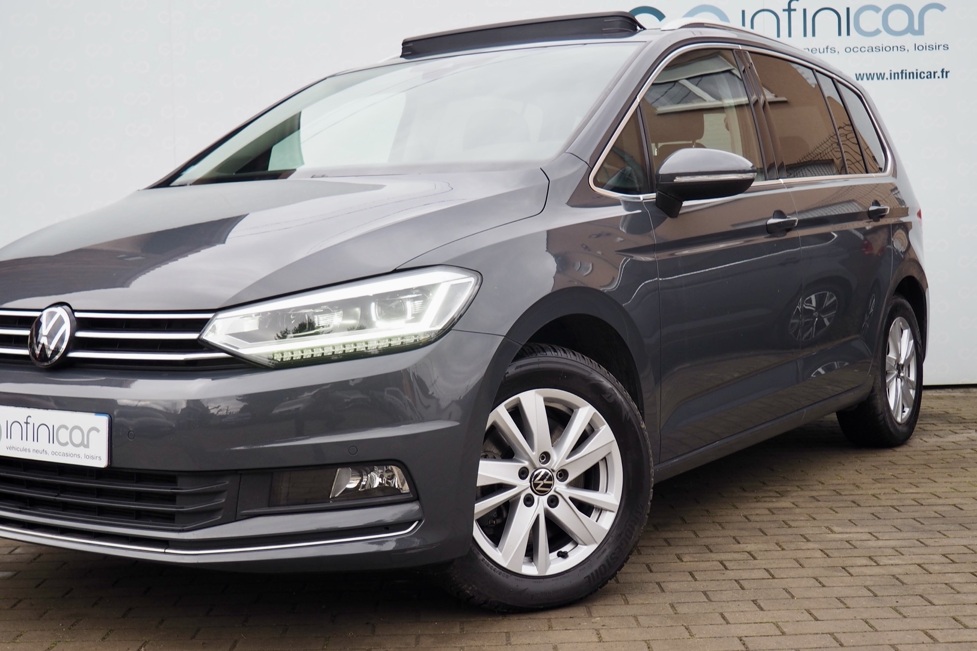 VOLKSWAGEN Touran 2,0 Tdi 150 DSG Carat, 7 places + Toit pano. + Attelage + Full Led + Options, 1ère Main – Garantie 12 mois.