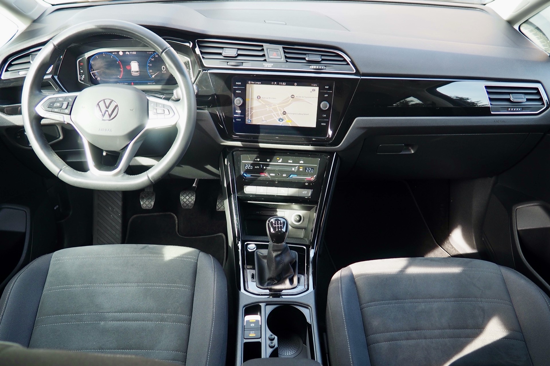 VOLKSWAGEN Touran 1,5 Tsi 150 Evo Style  + Digital Cockpit + Attelage + Options, 1ère Main  – Garantie 12 mois.